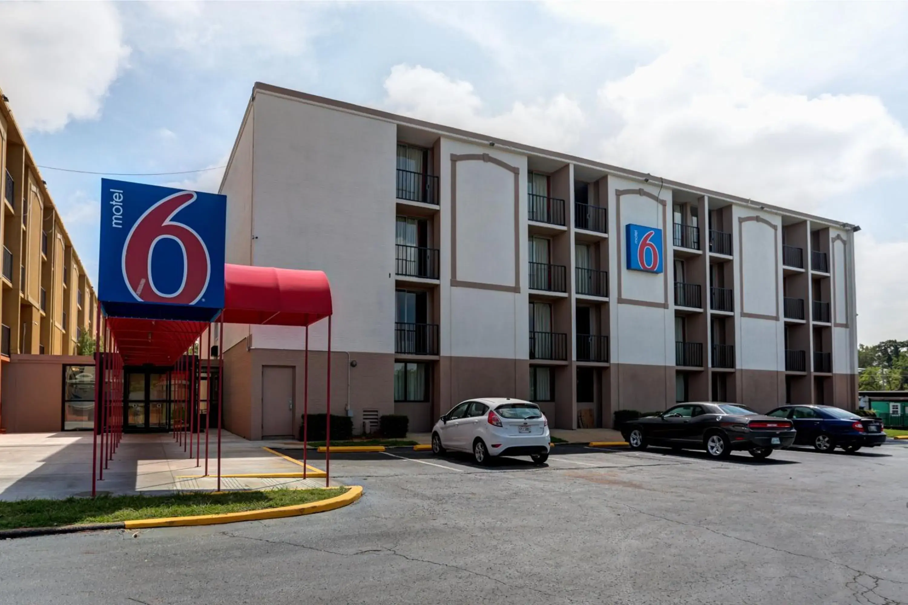 Property building in Motel 6 Jackson, TN Property building in Motel 6 Jackson, TN