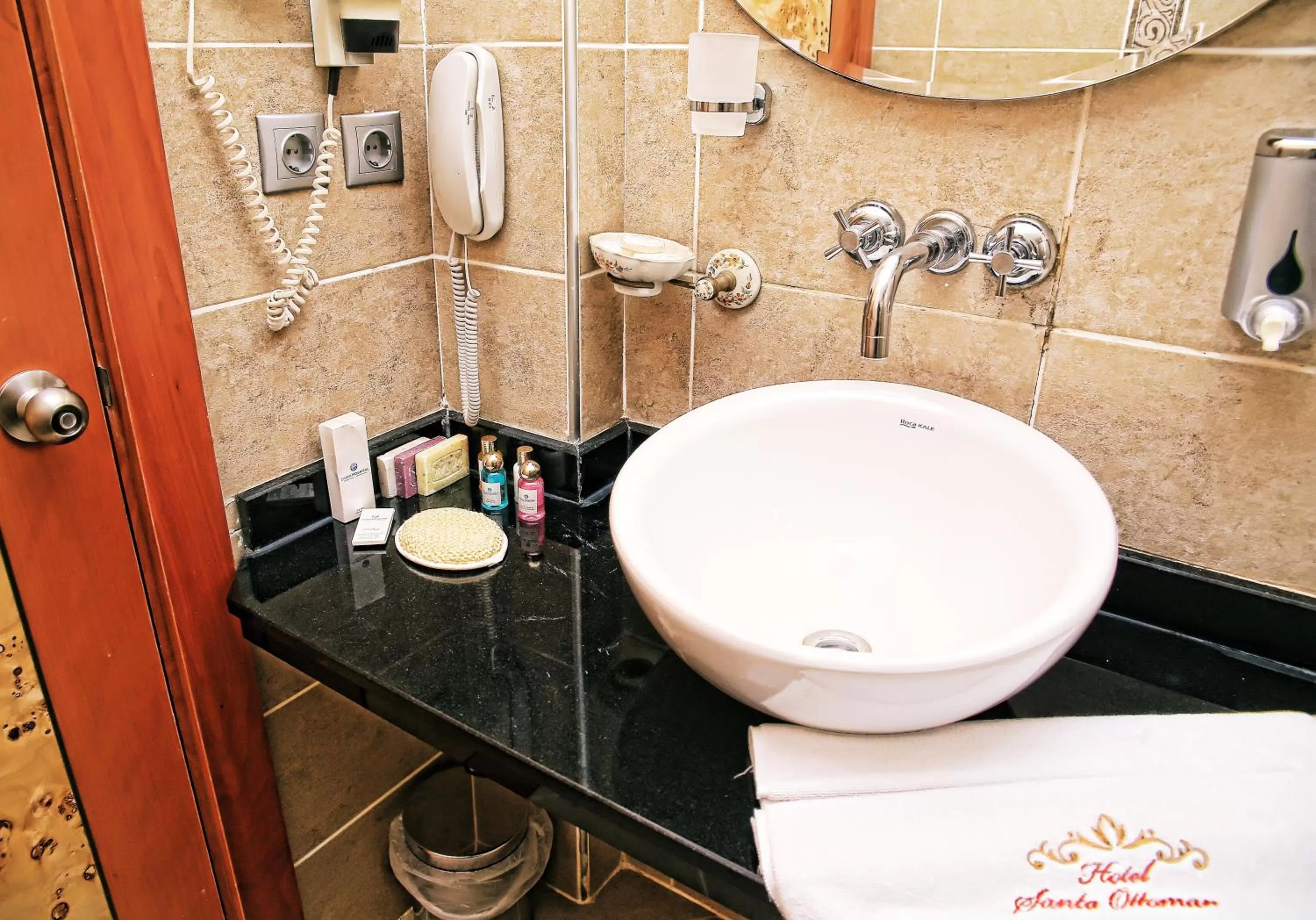 Bathroom in Santa Ottoman Hotel