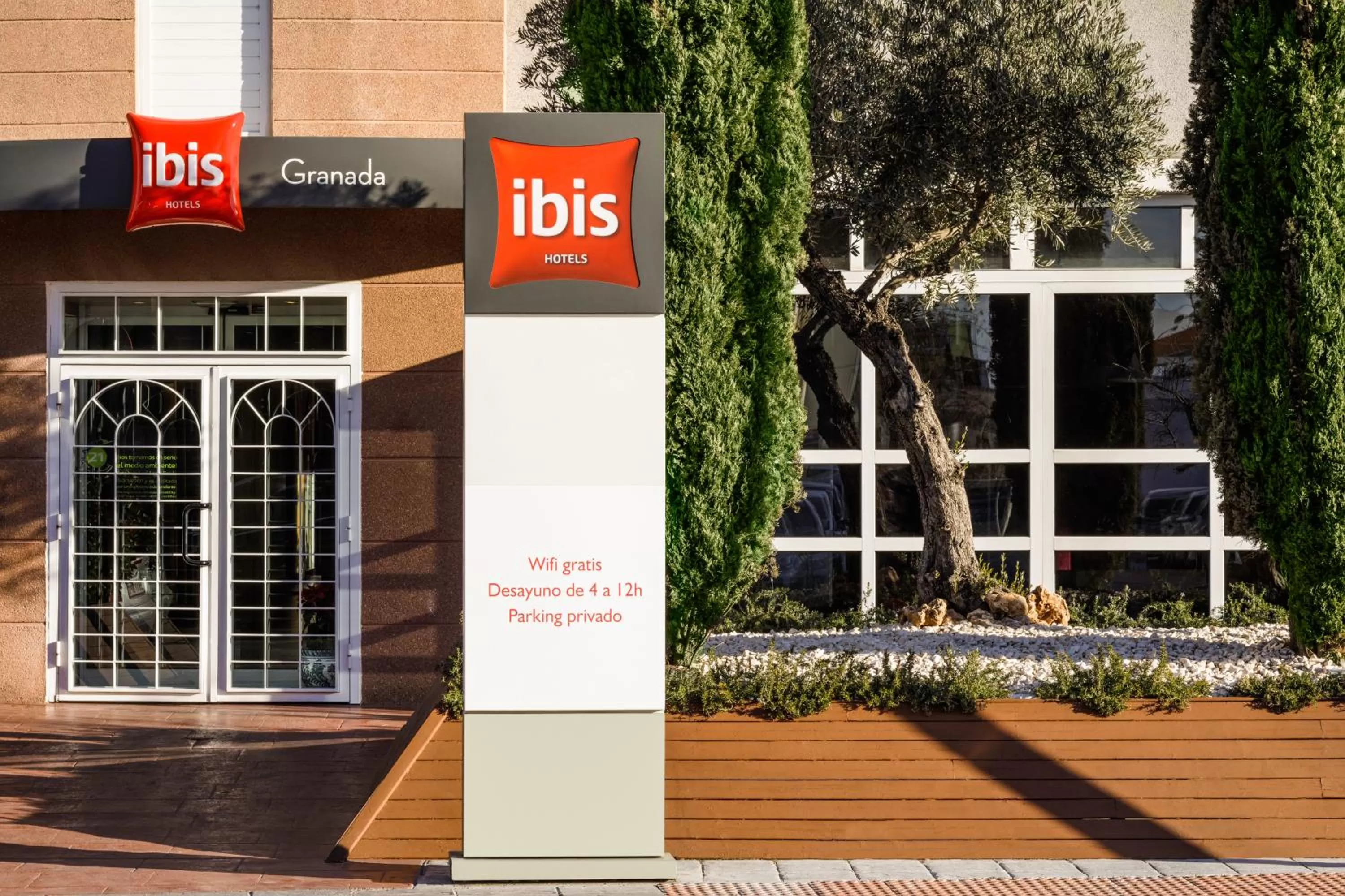 Facade/entrance in Ibis Granada