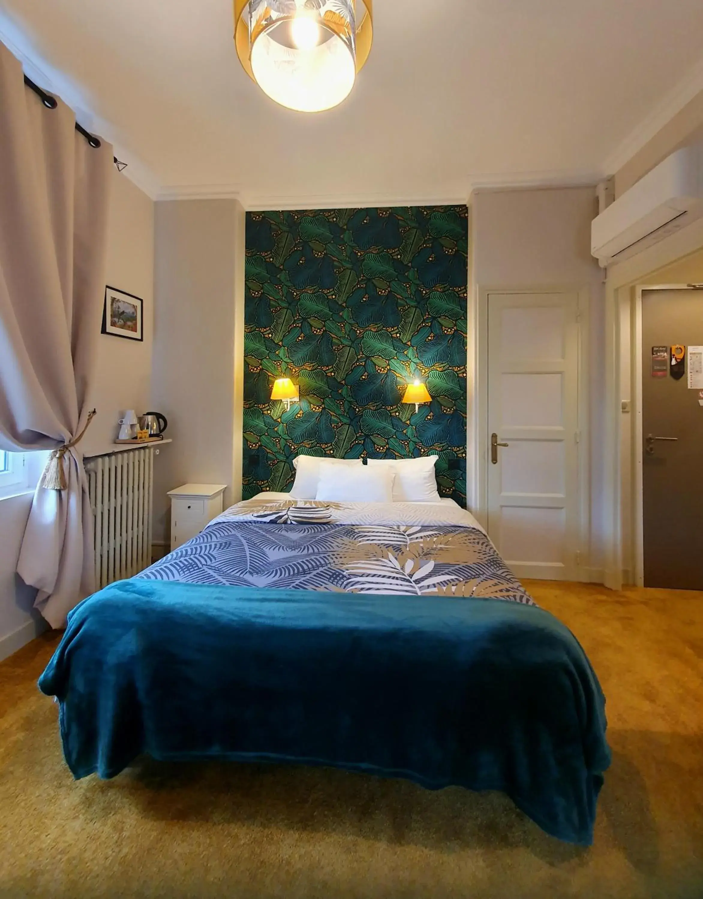 Bedroom, Bed in Hotel Mondial