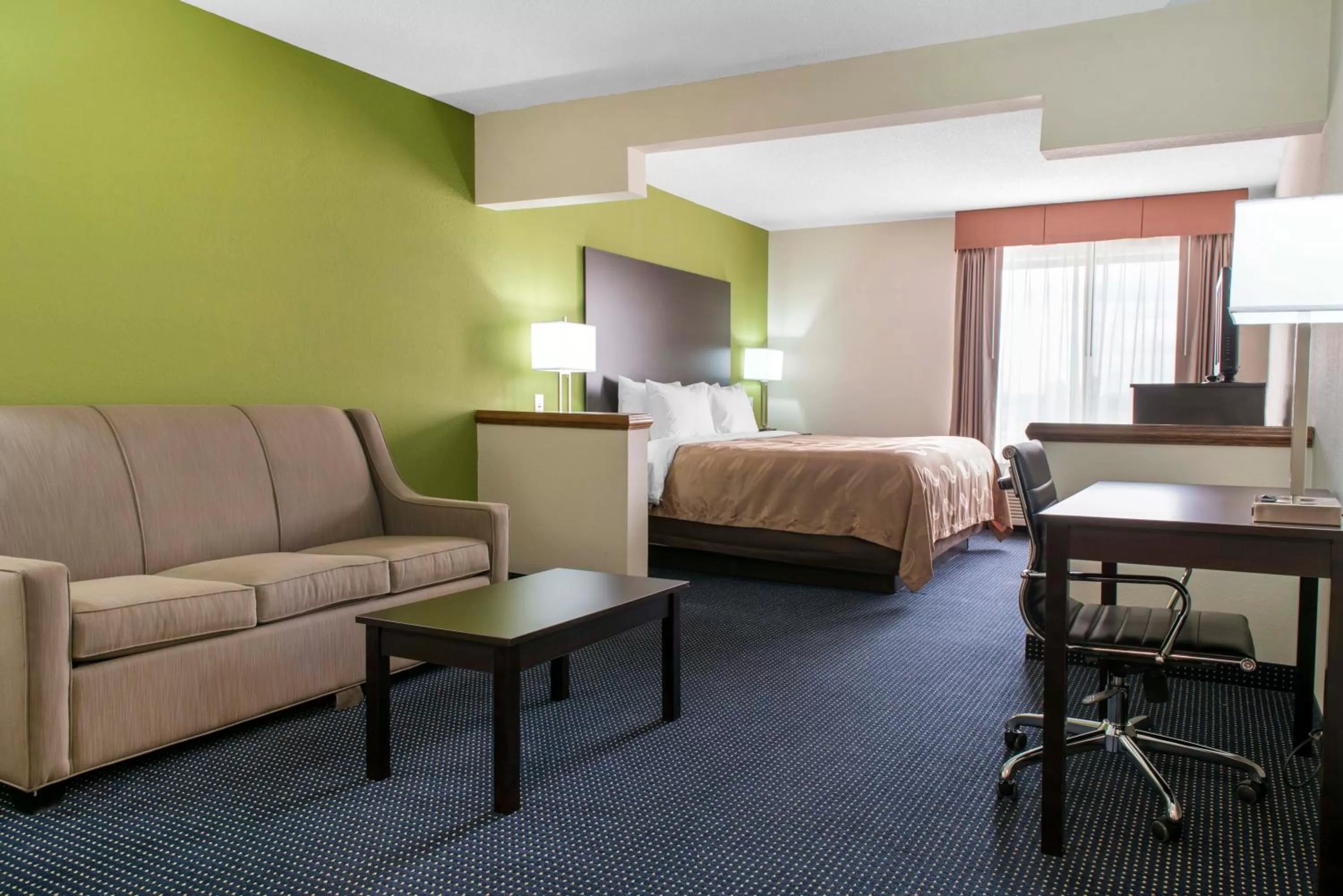 Photo of the whole room, Bed in Quality Inn & Suites Anderson I-69