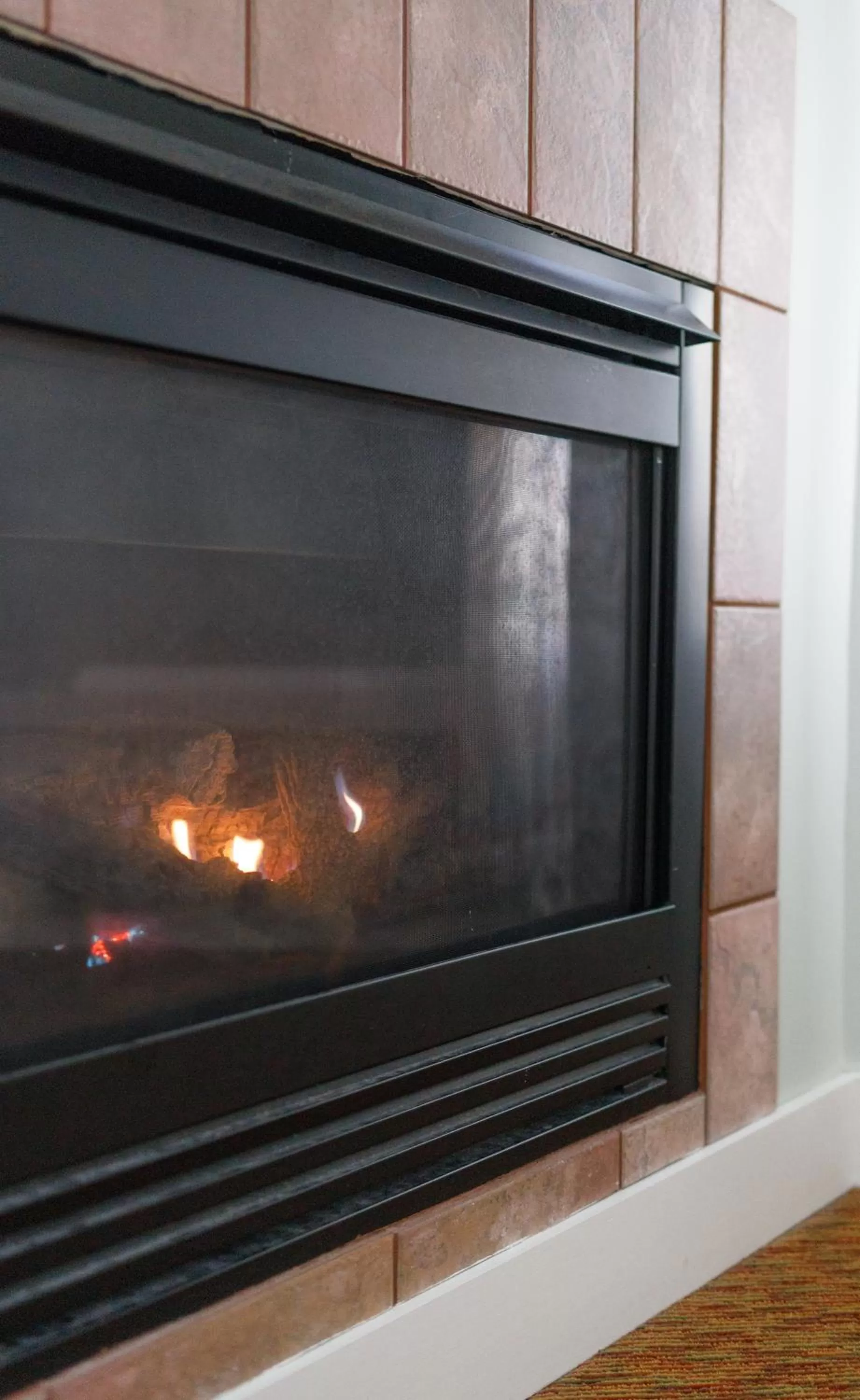 Bedroom, TV/Entertainment Center in Admiral's Inn Resort