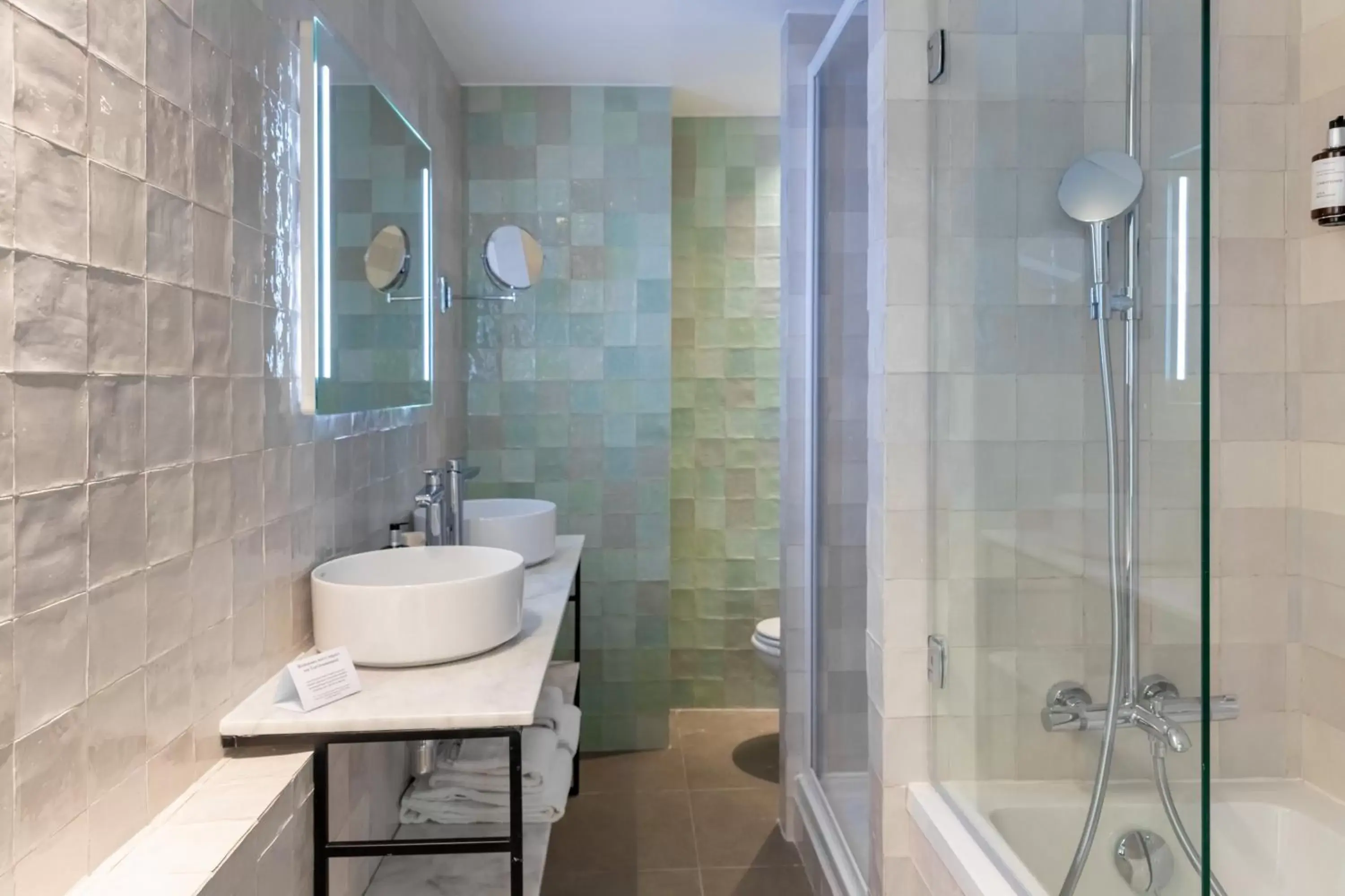 Photo of the whole room, Bathroom in voco Paris Montparnasse, an IHG Hotel