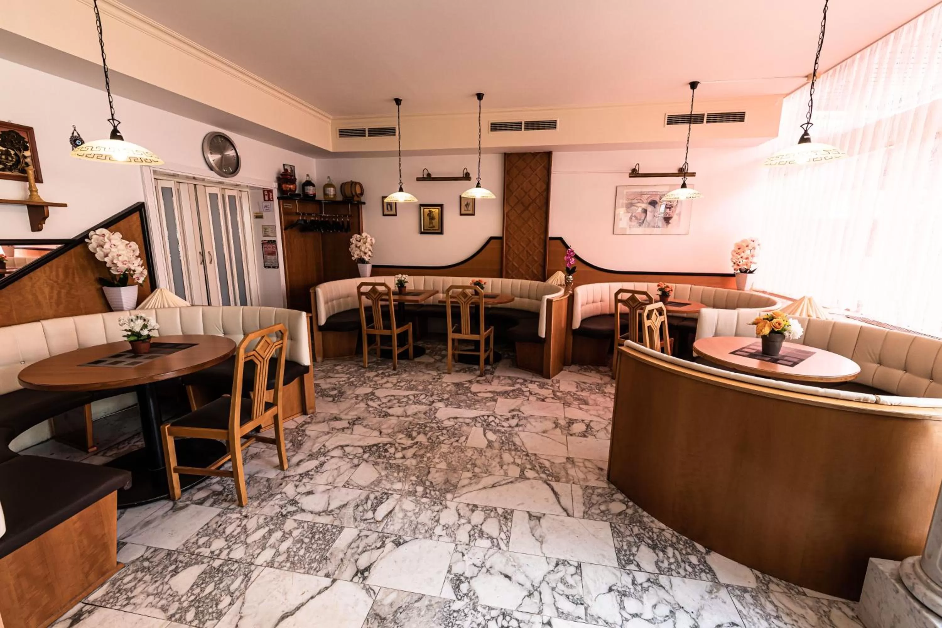 Restaurant/Places to Eat in Hotel Am Limes