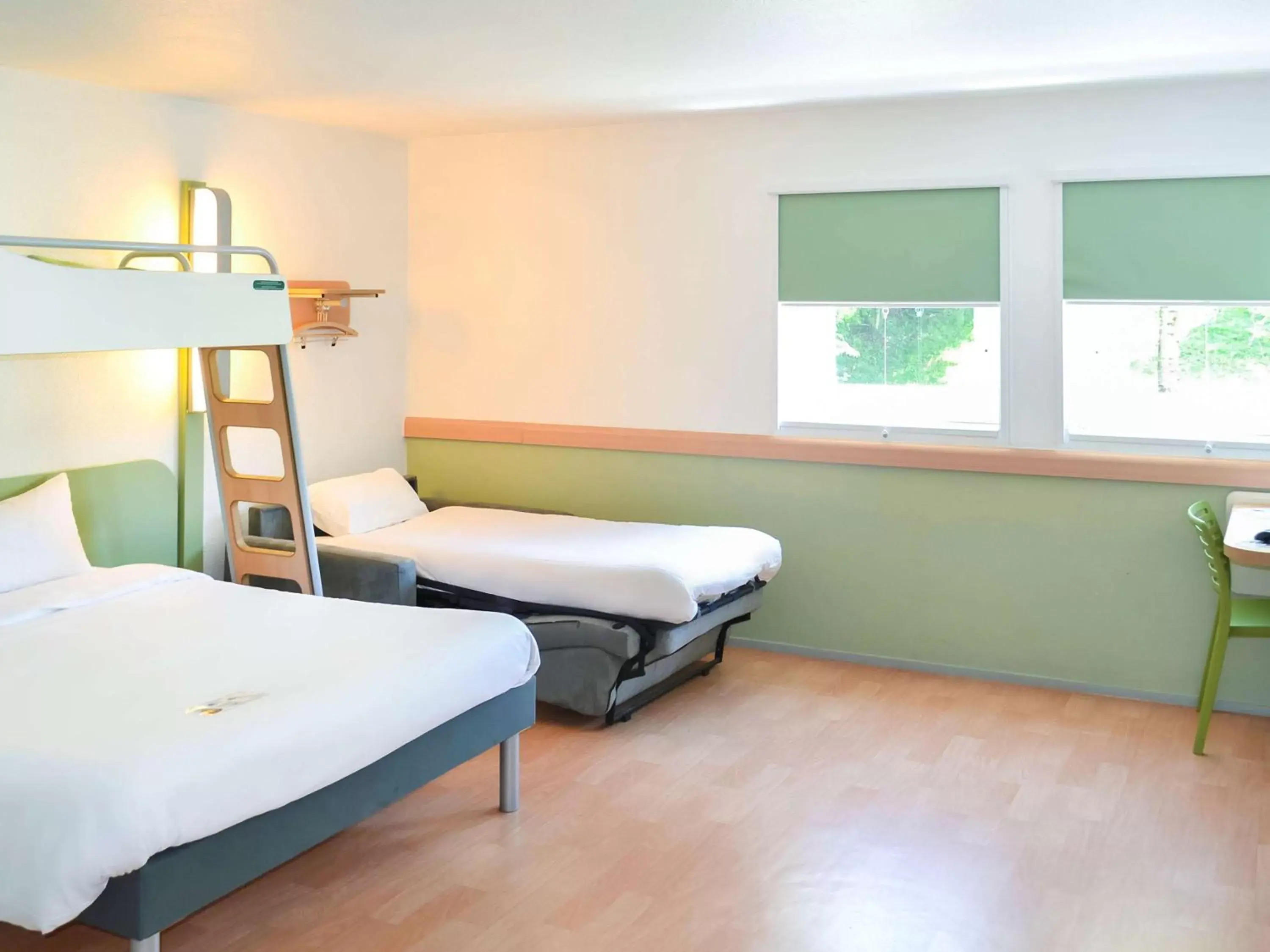 Photo of the whole room, Bunk Bed in ibis budget Aix Les Bains - Grésy