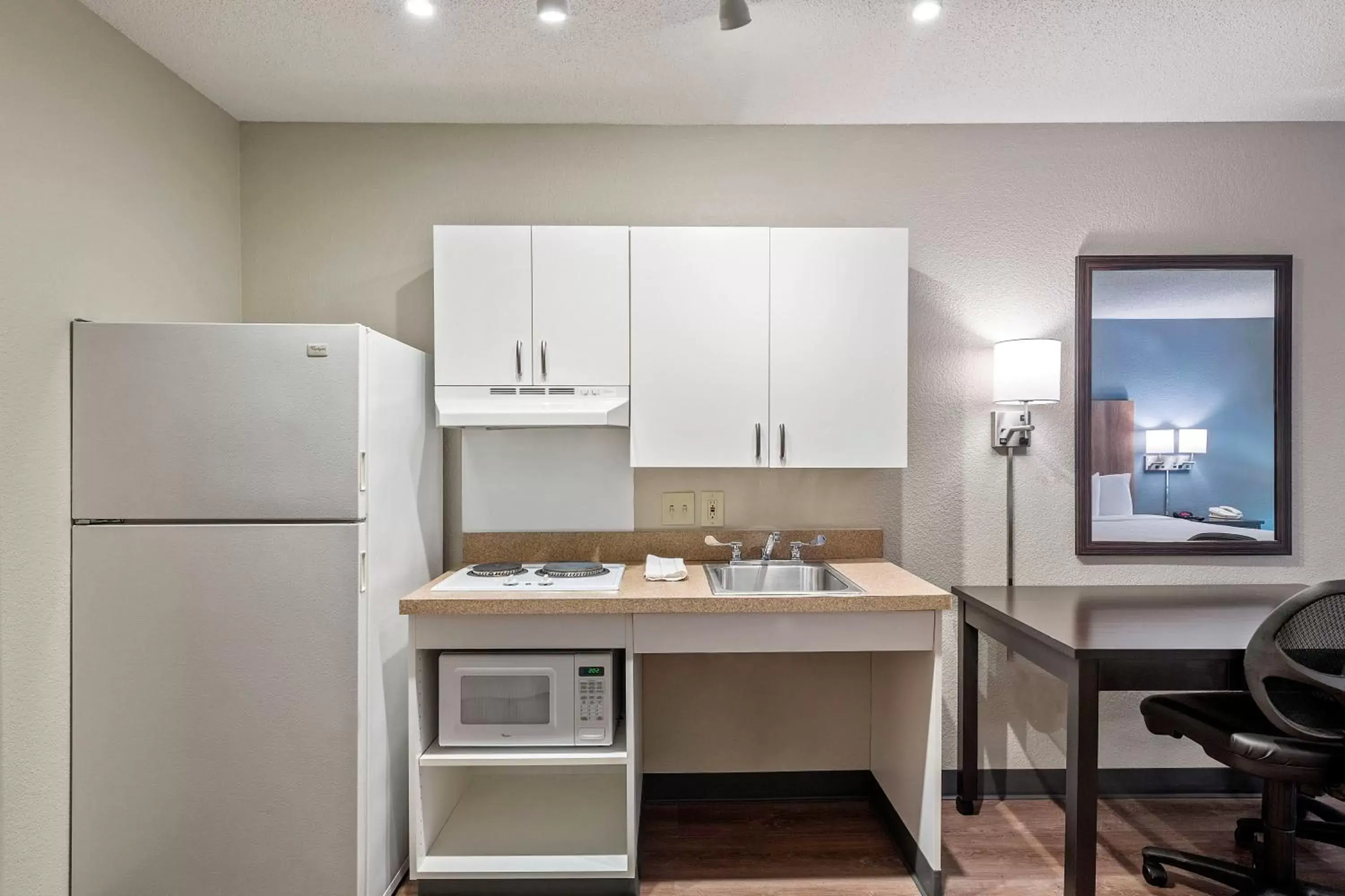 Kitchen or kitchenette, Kitchen/Kitchenette in Extended Stay America Suites - Dallas - Lewisville