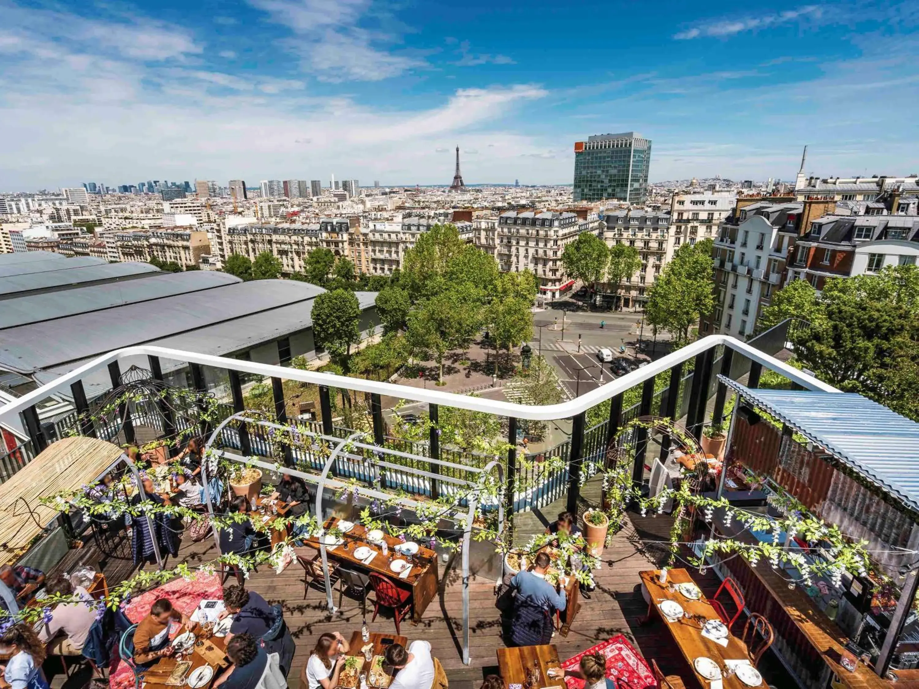 Restaurant/places to eat in Novotel Paris Porte Versailles