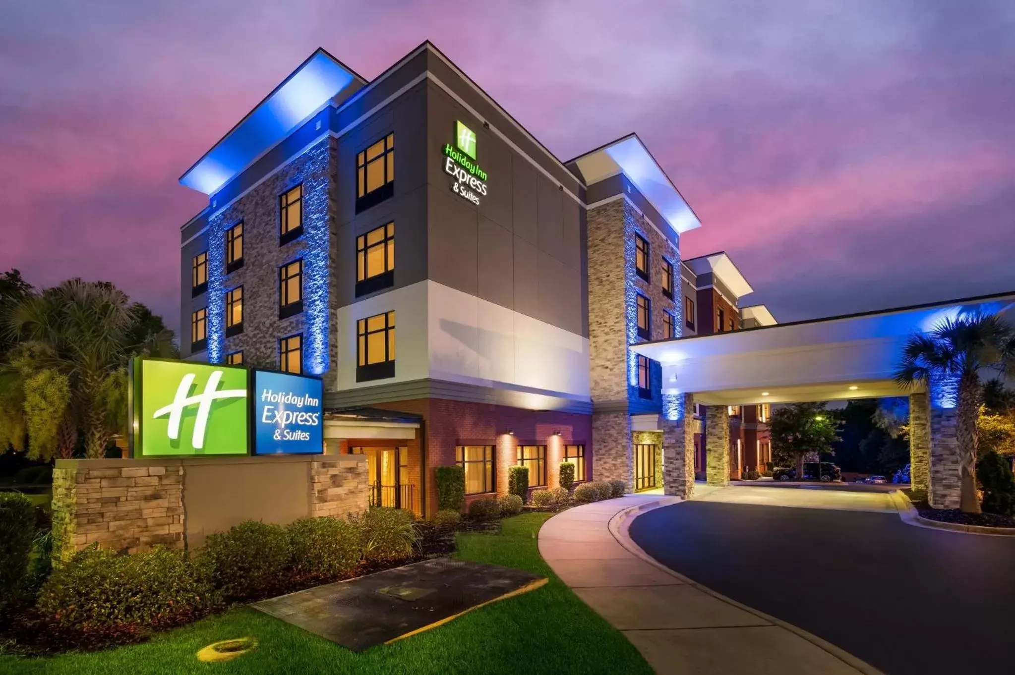 Property Building in Holiday Inn Express & Suites Lexington, an IHG Hotel