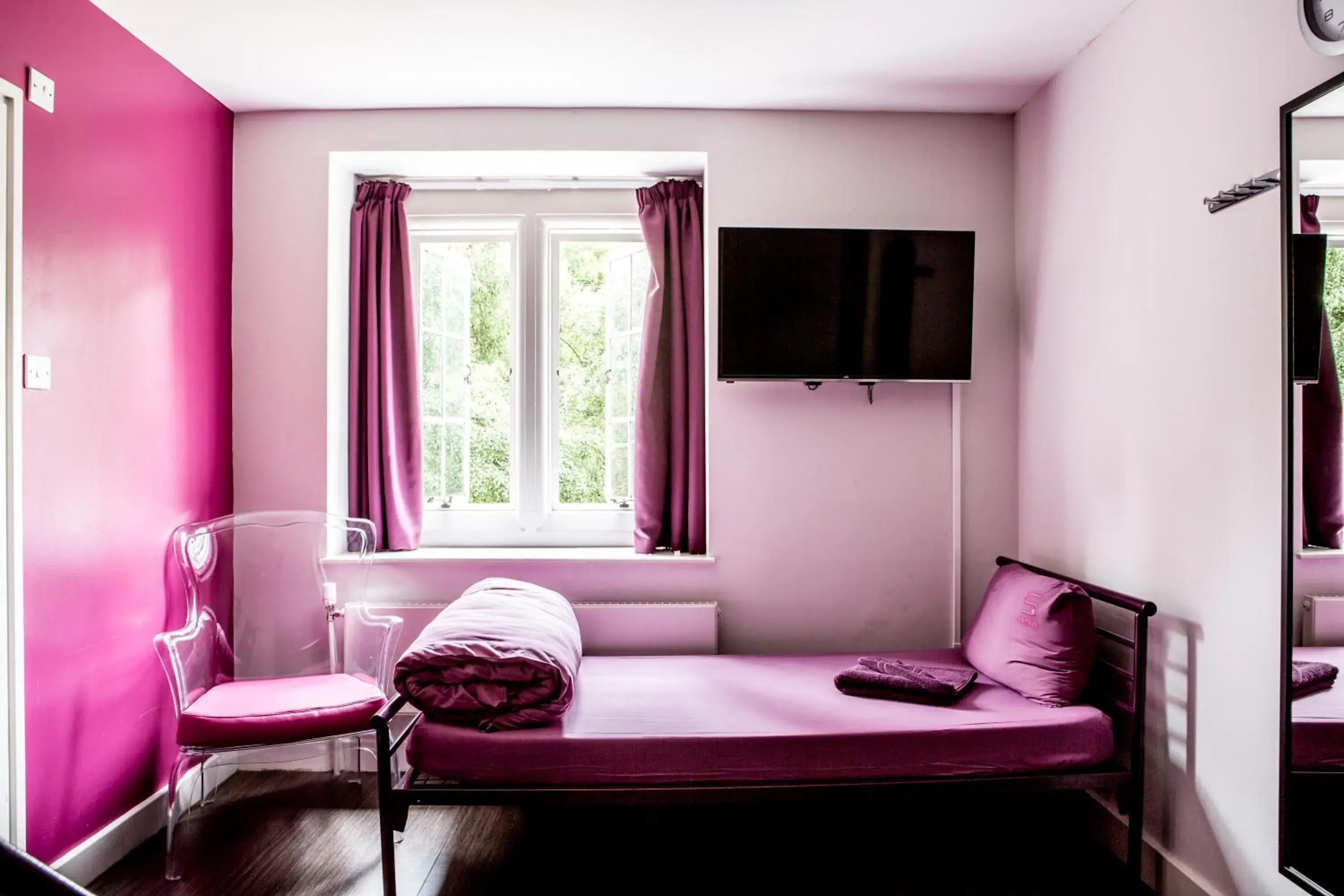 Bedroom, Bed in Safestay London Kensington Holland Park