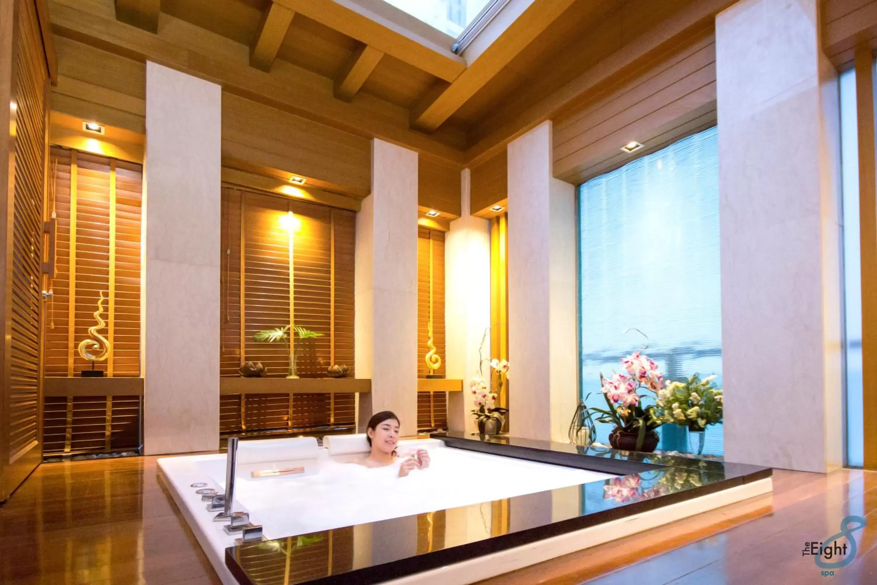 Hot Tub in Sivatel Bangkok Hotel