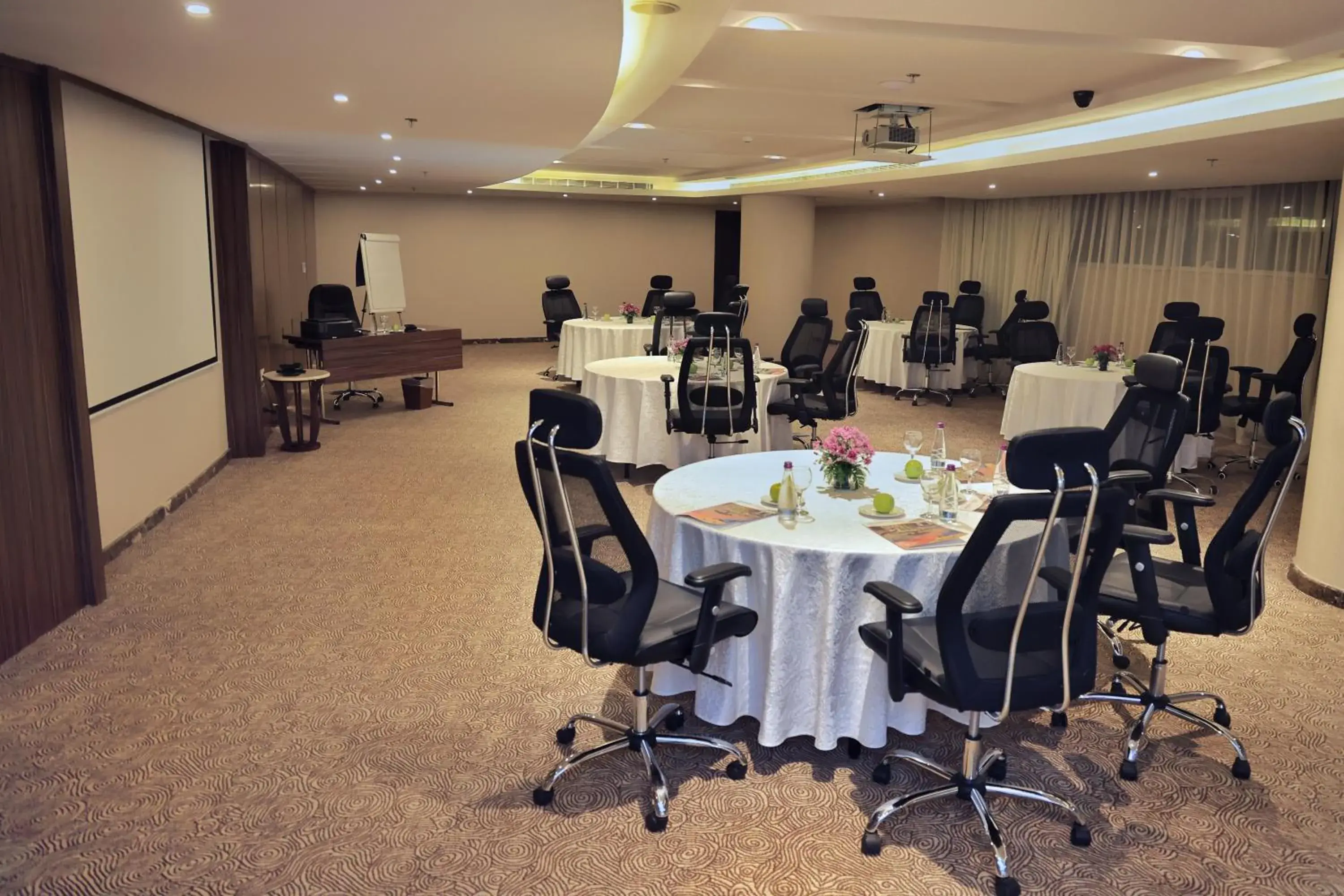 Meeting/conference room in Movenpick Hotel Qassim