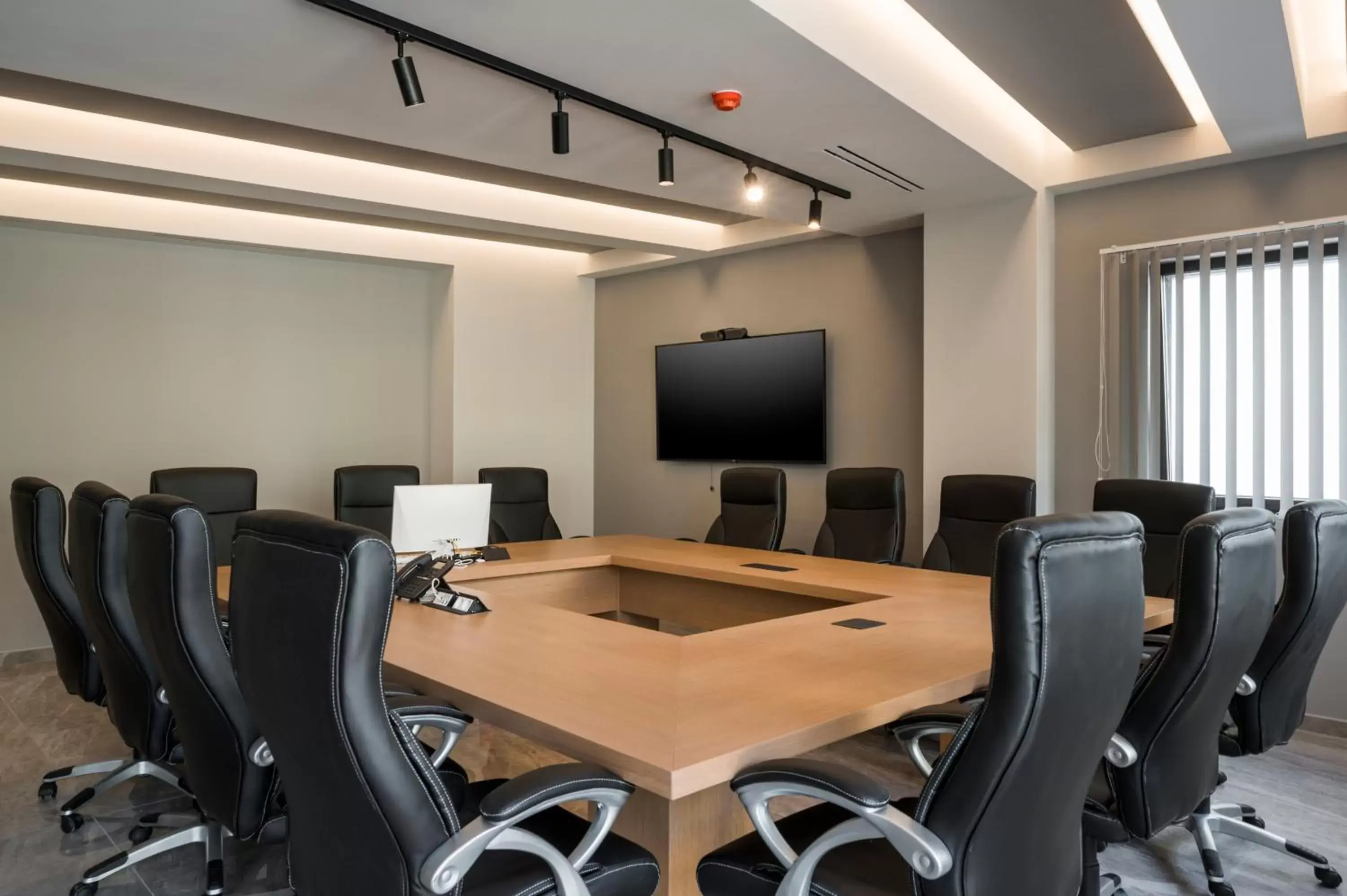 Meeting/conference room in Hyperion City Hotel & Spa
