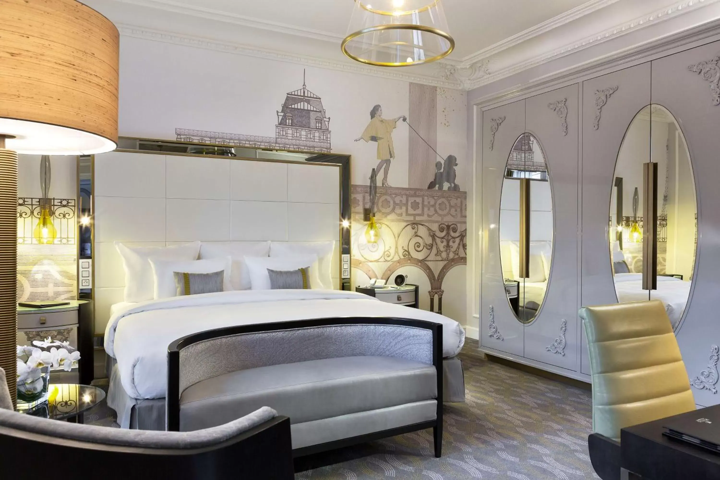 Bedroom, Bed in Hilton Paris Opera