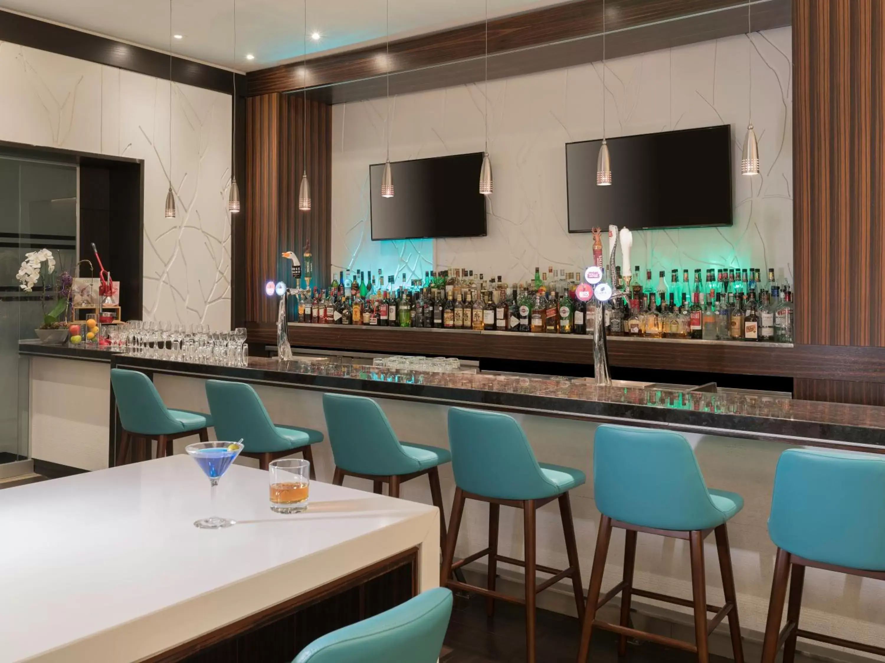Lounge or bar, Restaurant/Places to Eat in Pan Pacific Toronto