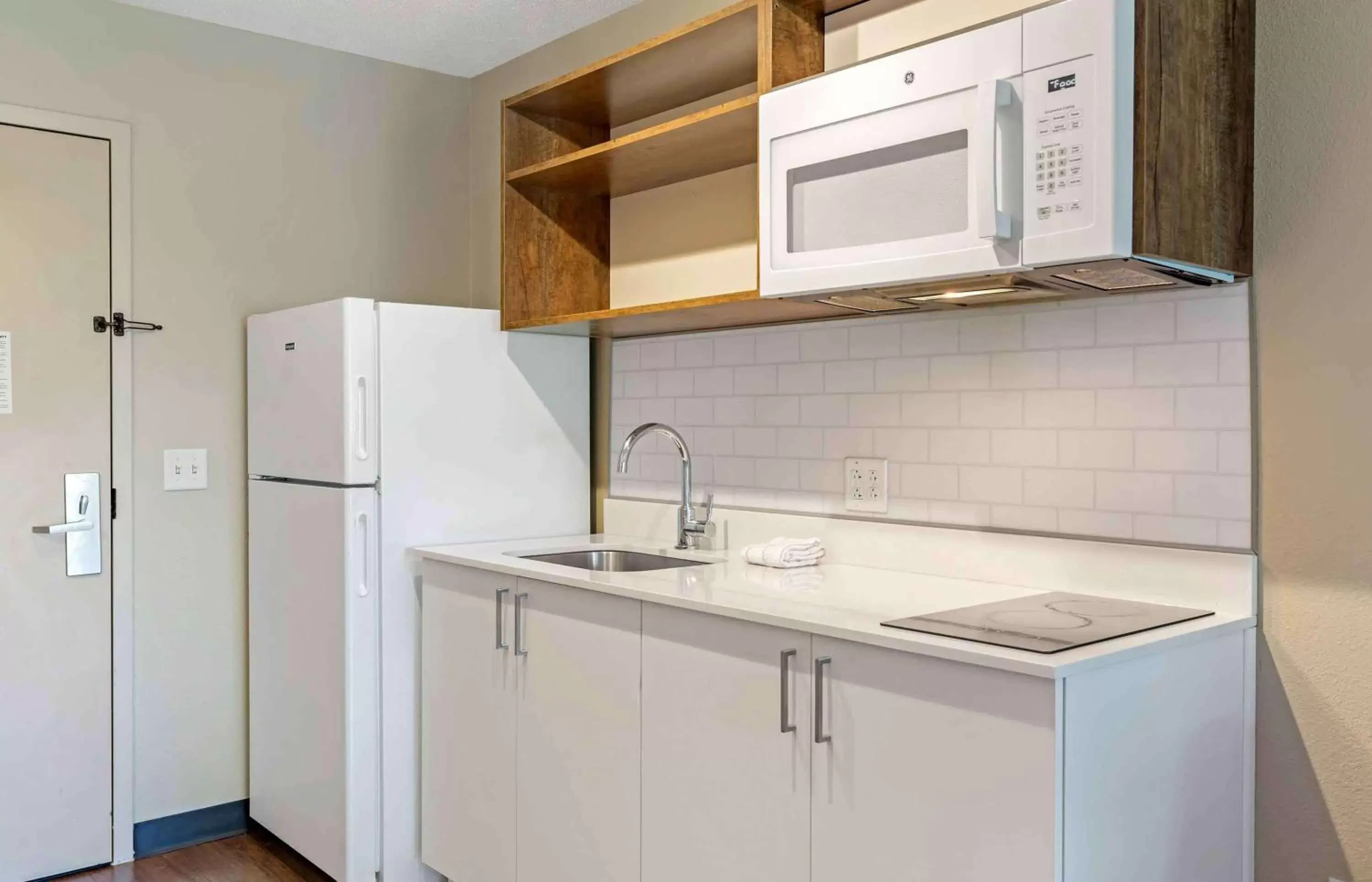 Bedroom, Kitchen/Kitchenette in Extended Stay America Suites - Boston - Burlington