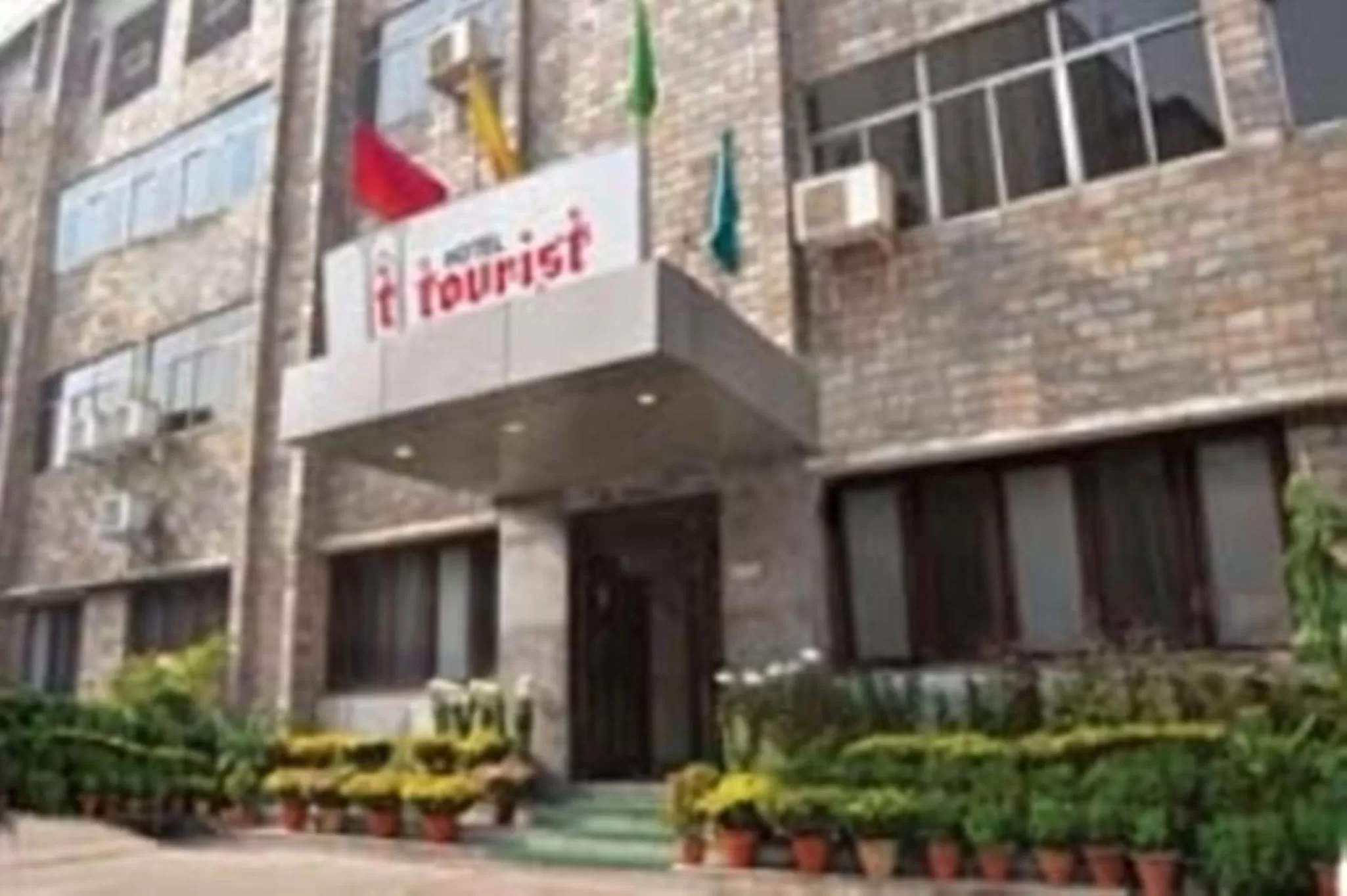 Facade/entrance in Hotel The Tourist - 1 min from New Delhi Railway Station