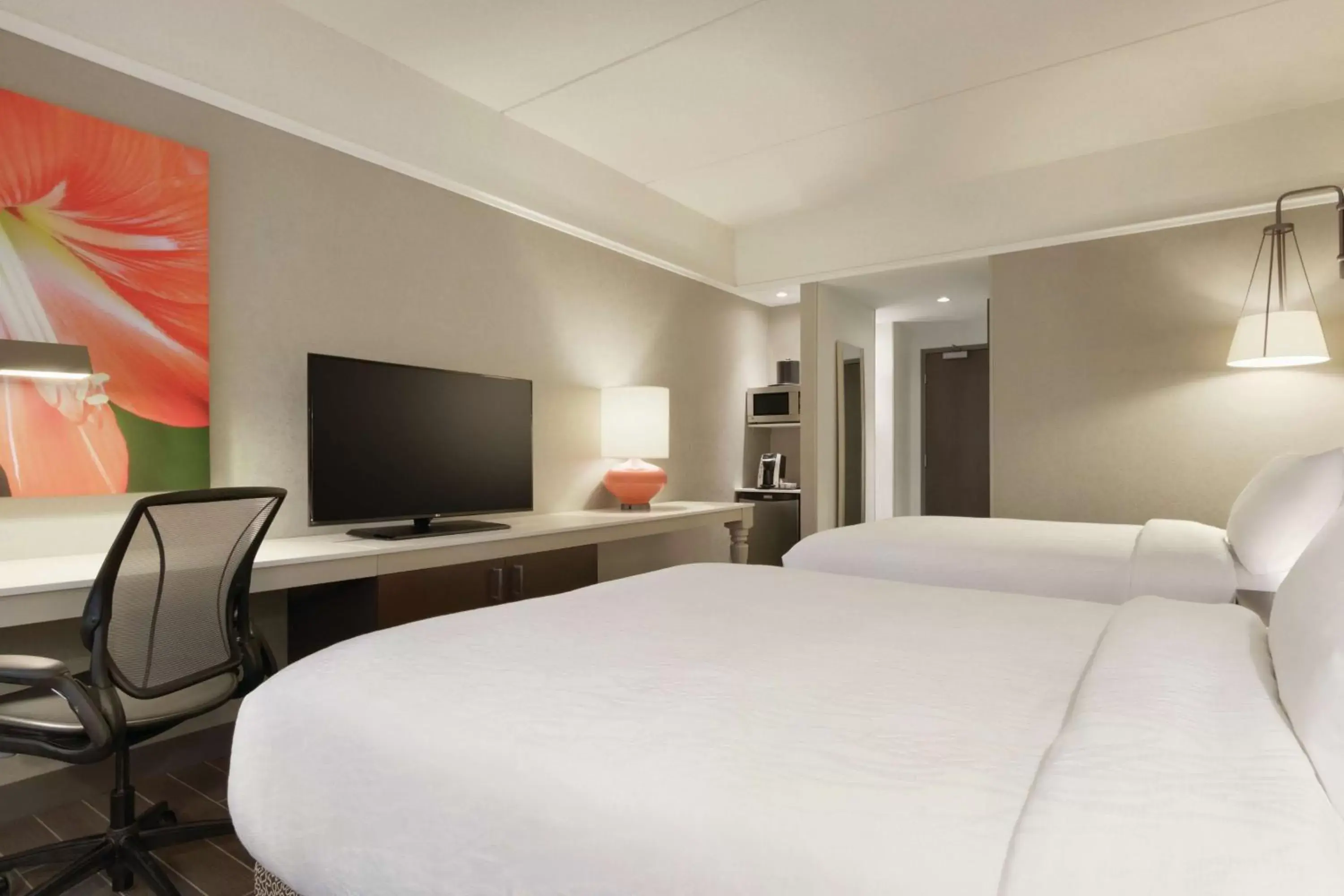Bedroom, Bed in Hilton Garden Inn Calgary Downtown