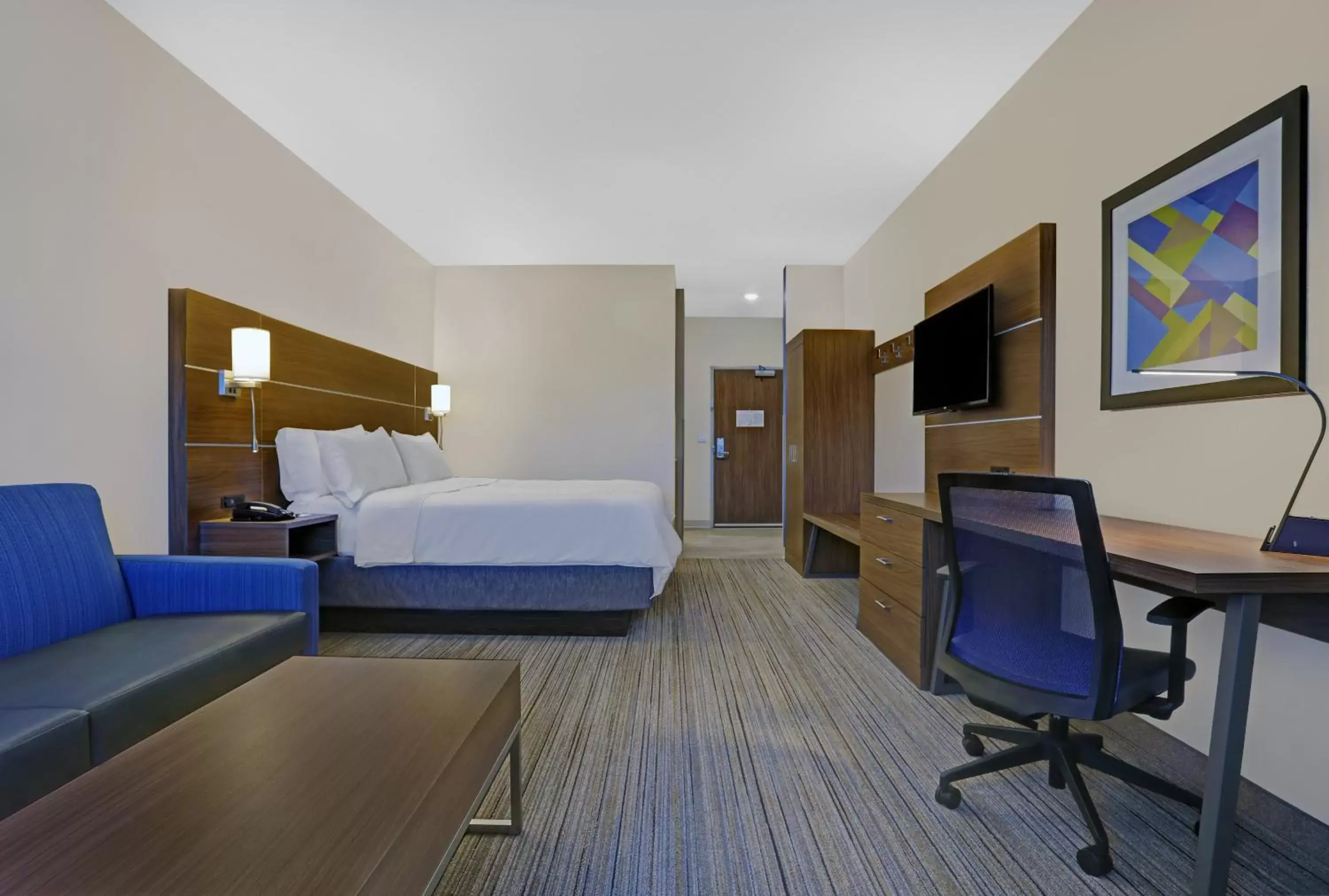 Bedroom in Holiday Inn Express & Suites - Lenexa - Overland Park Area, an IHG Hotel