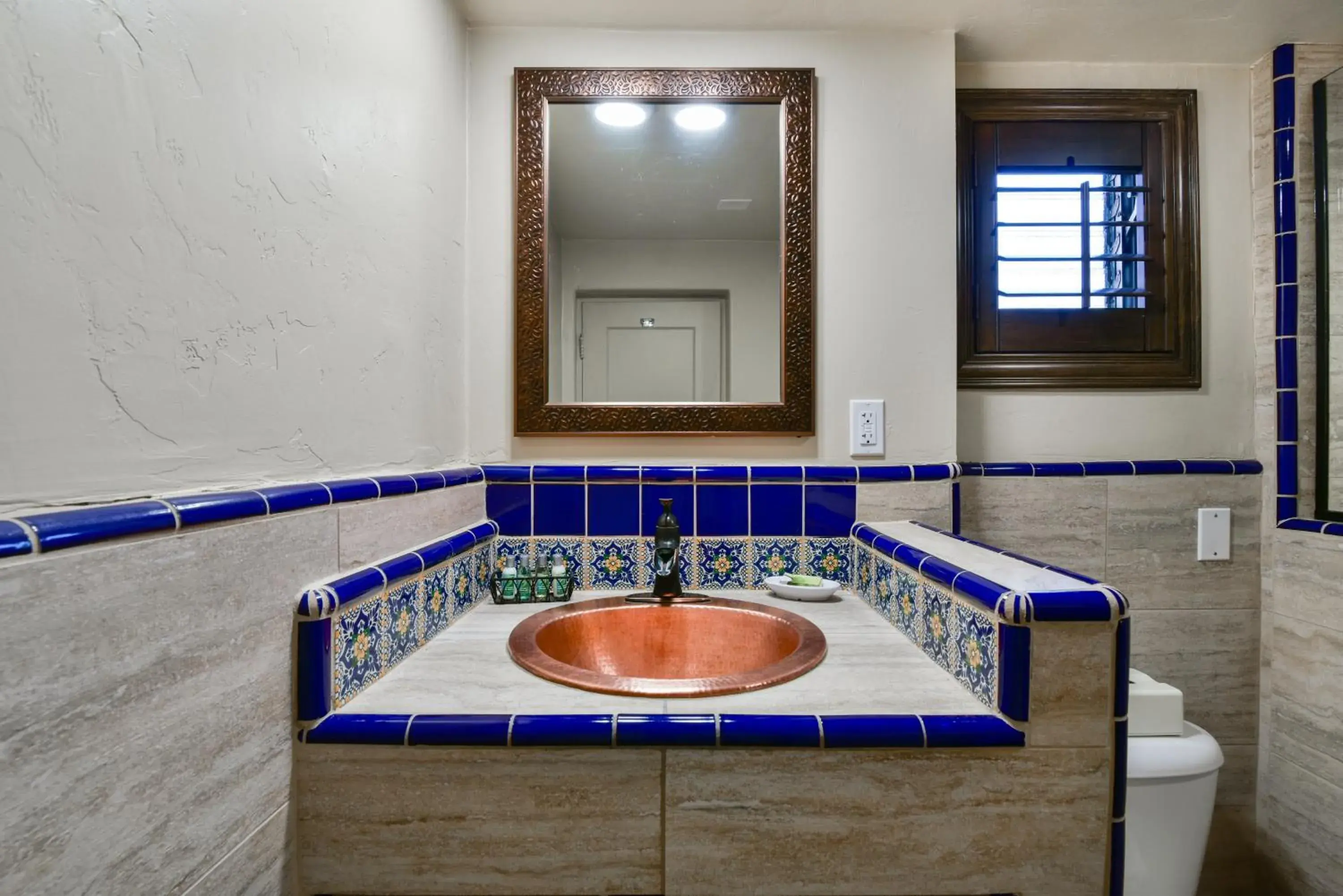 Bathroom in Lodge On The Desert