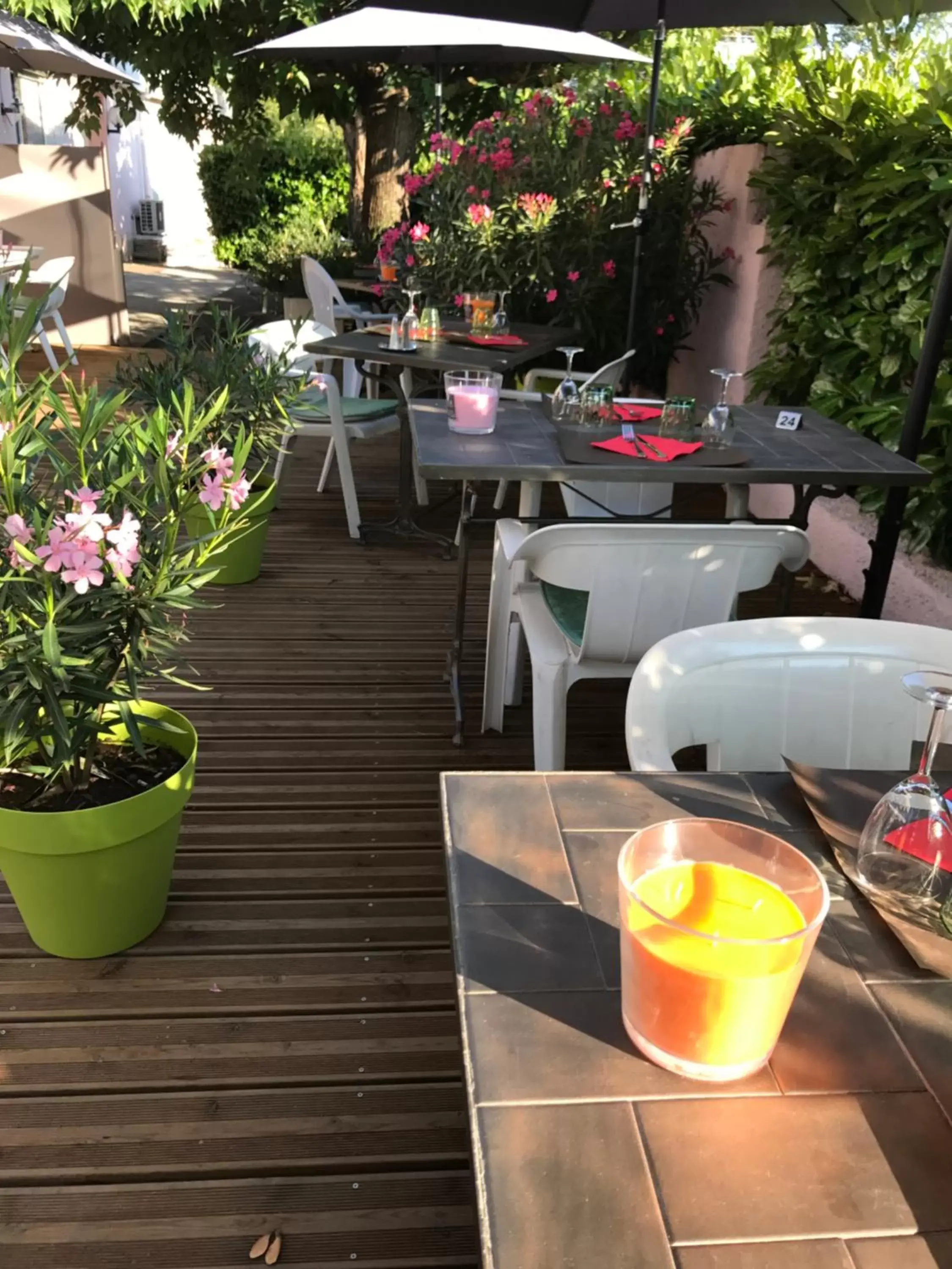 Patio in Hotel Les Chênes