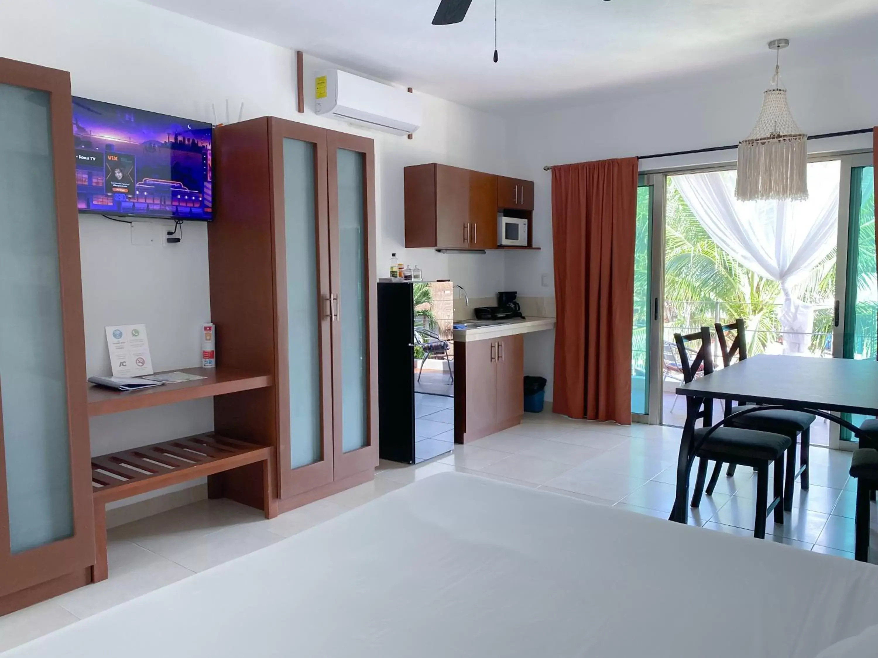TV and multimedia, Kitchen/Kitchenette in Maia Suites Cozumel