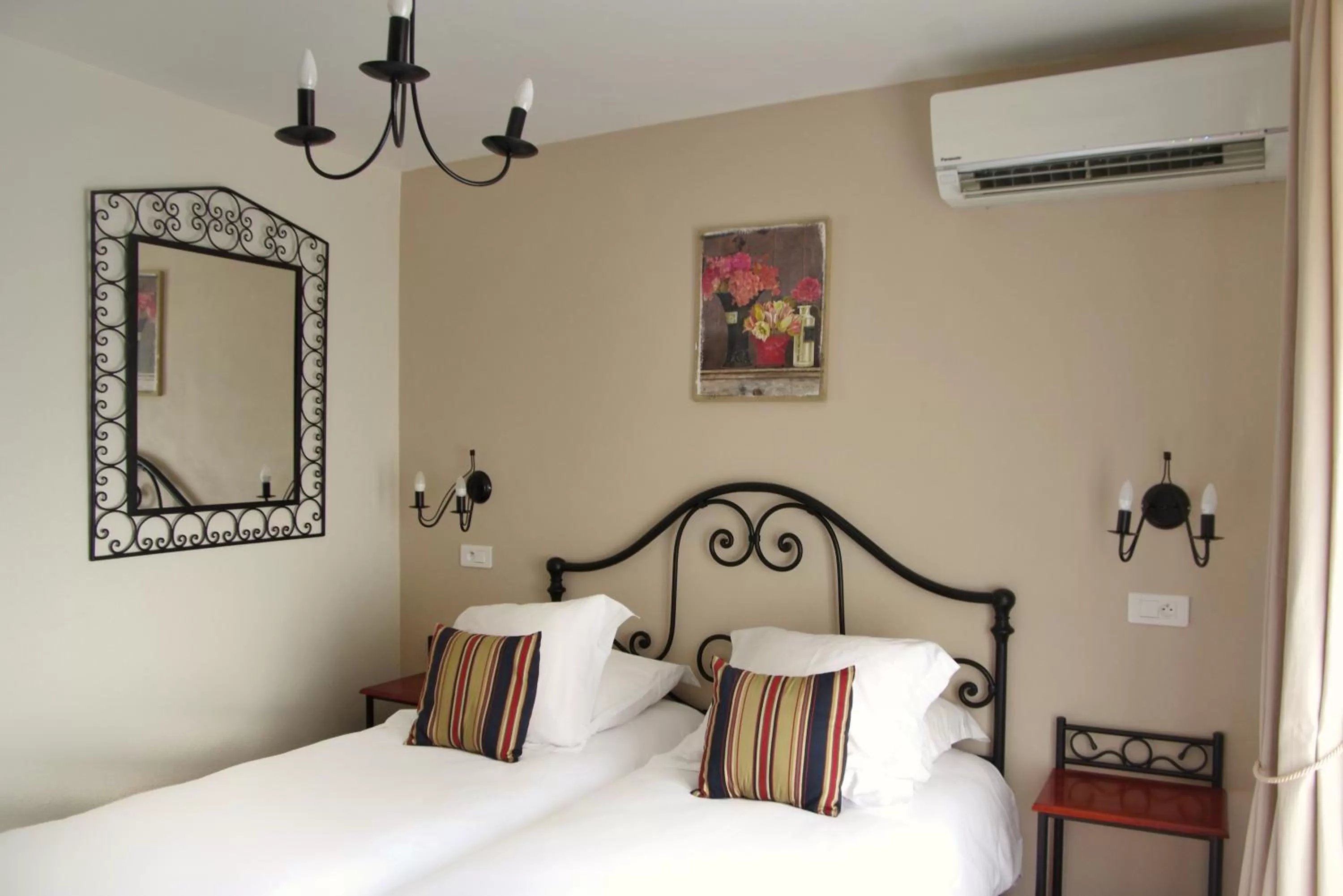 Superior Twin Room with Garden View in Hotel Le Magnan