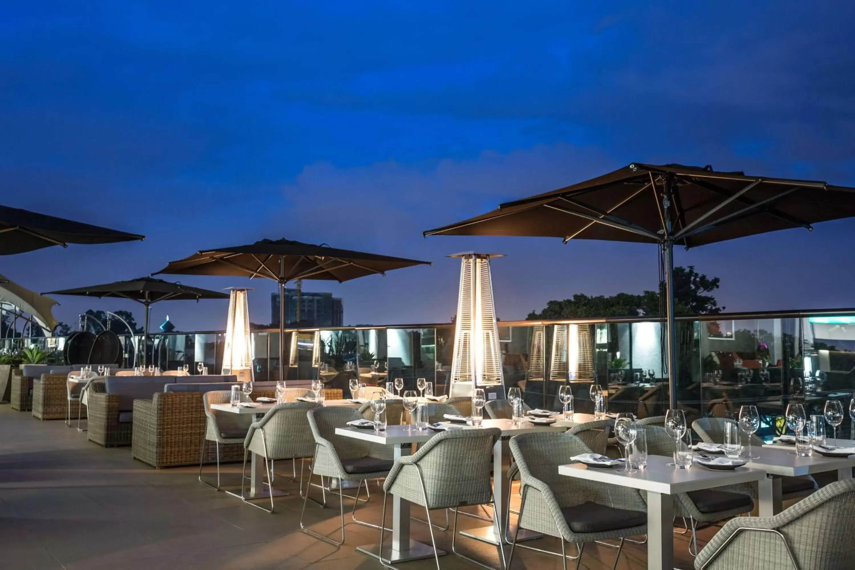 Lounge or bar, Restaurant/Places to Eat in Radisson Blu Hotel, Nairobi Upper Hill