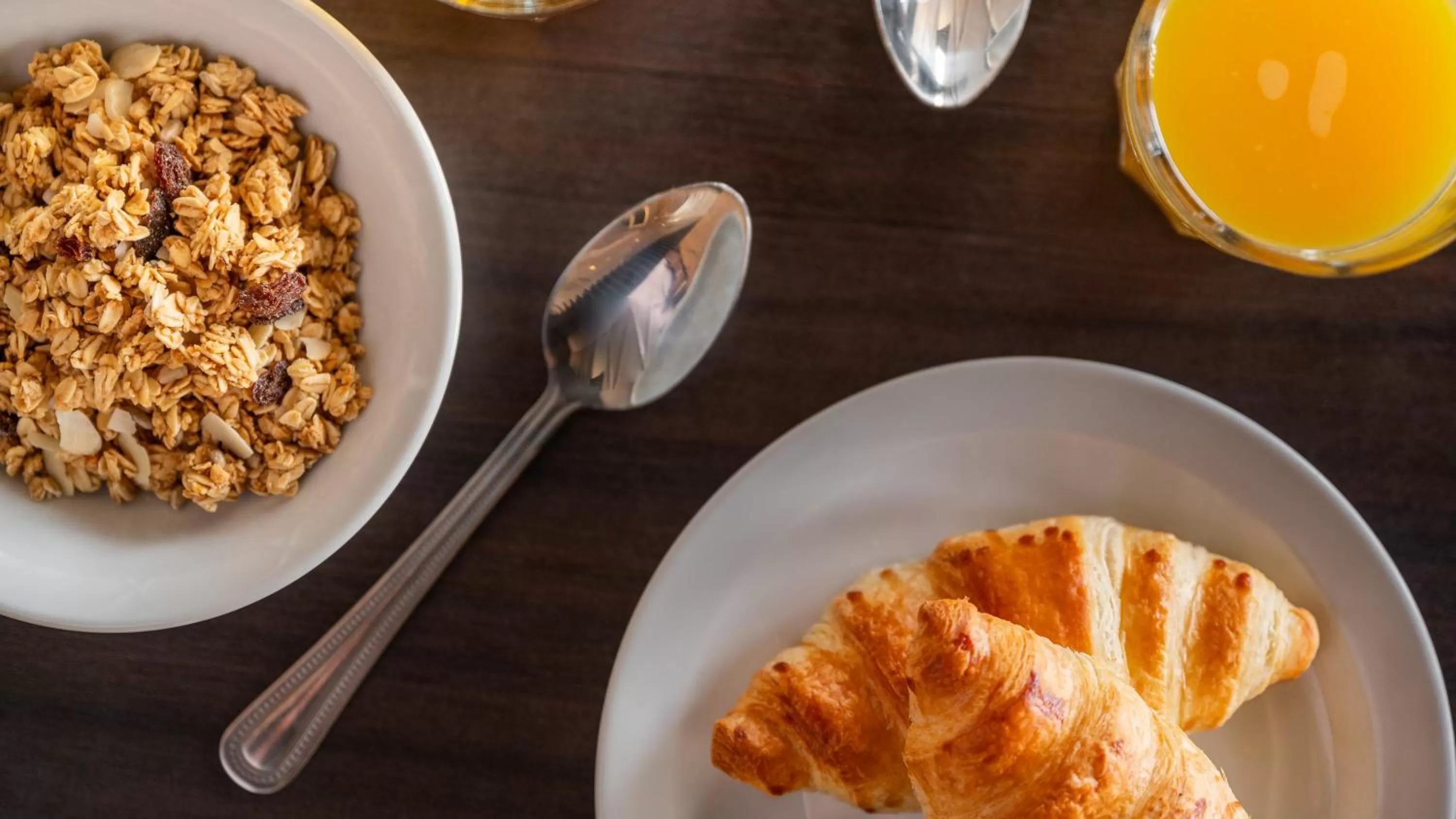 Restaurant/places to eat in Holiday Inn Express Leigh - Sports Village by IHG