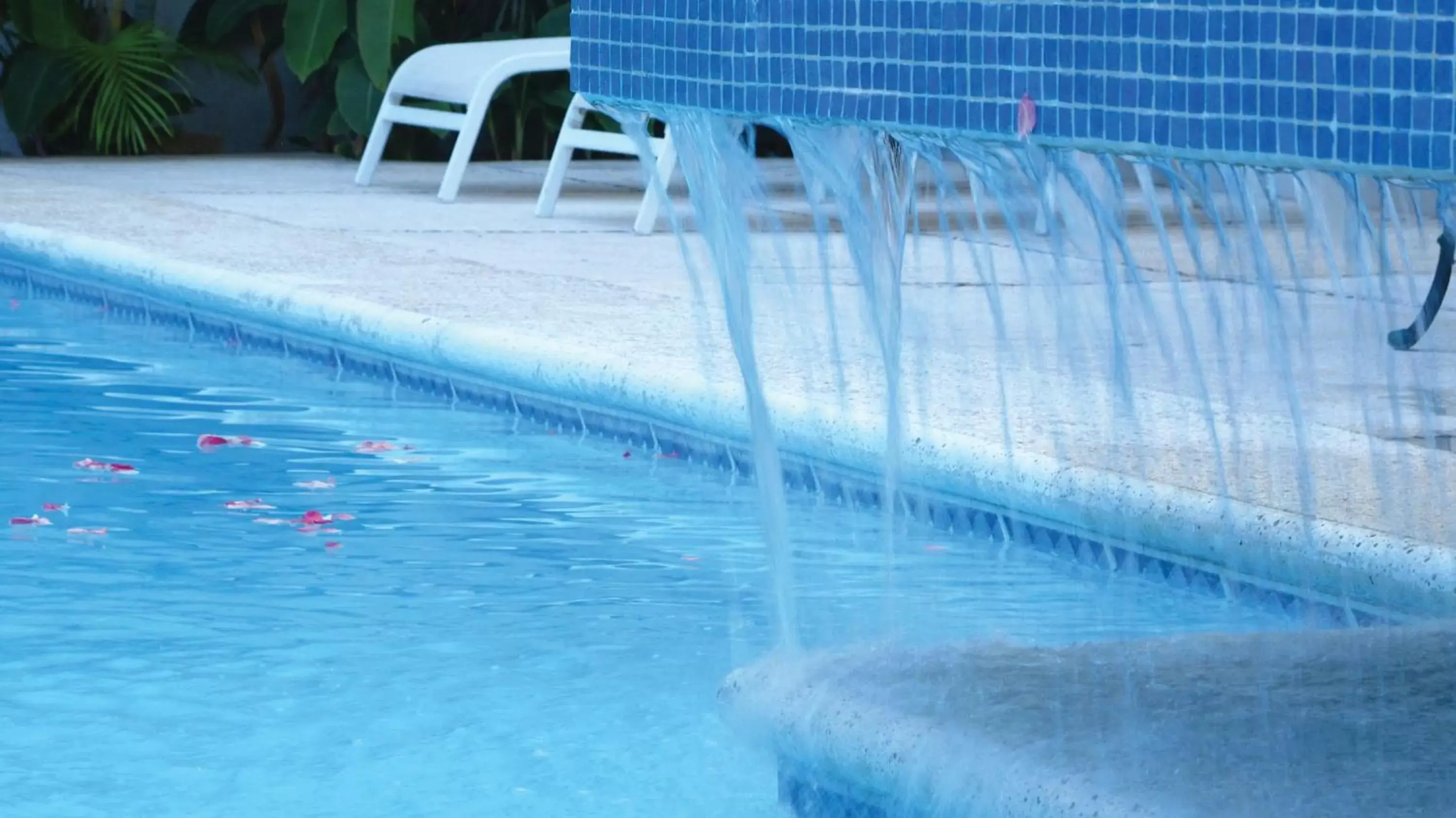 Swimming Pool in Hotel RS Suites