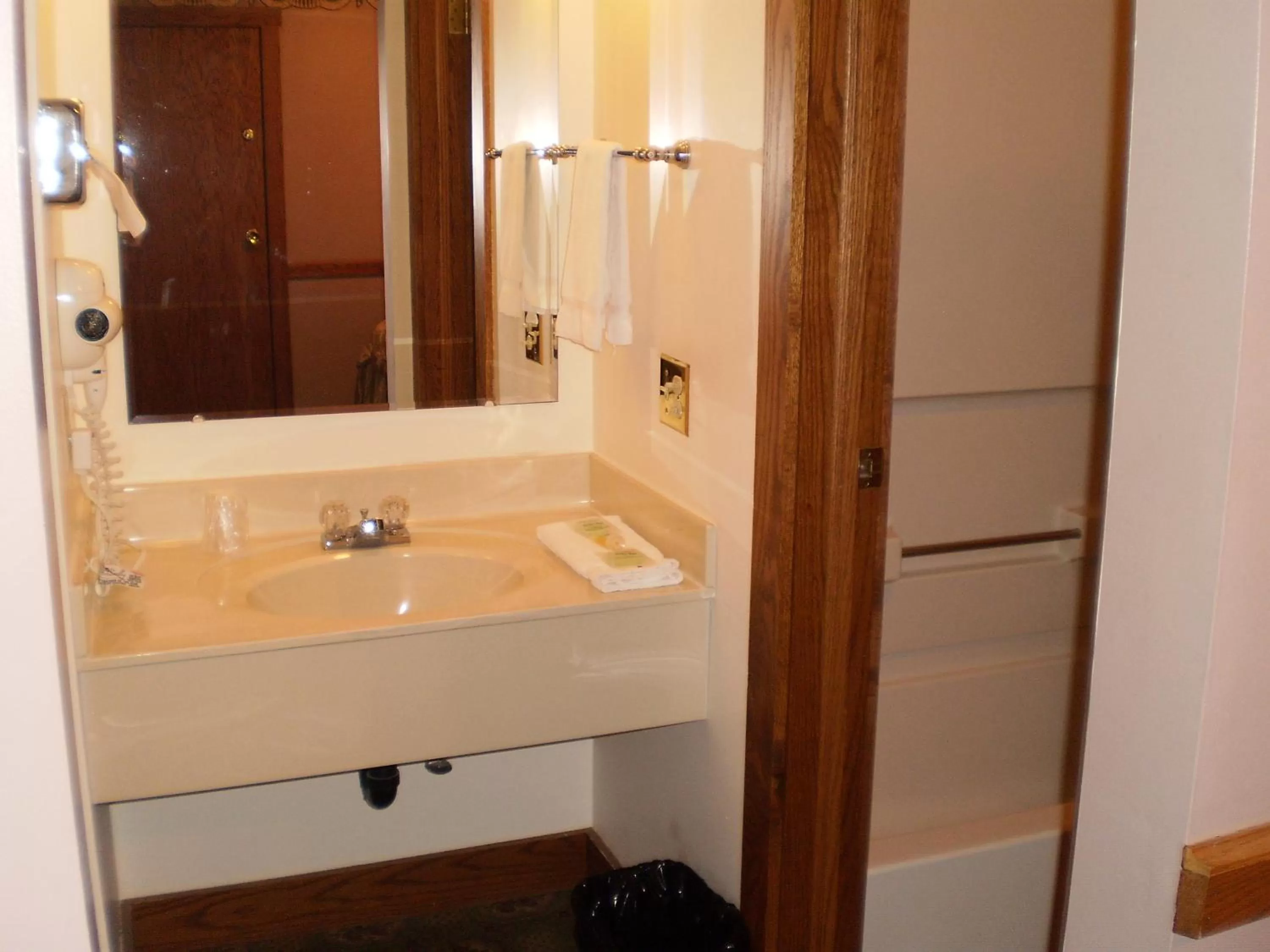 Bathroom in Hotel Millersburg