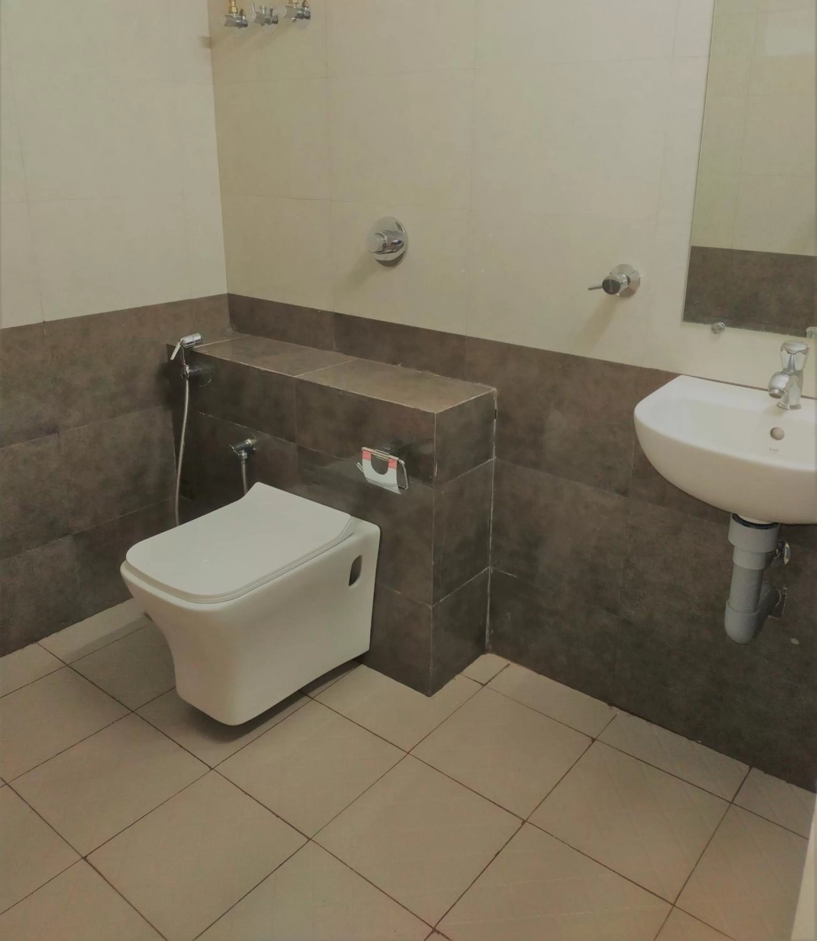 Deluxe Suite - single occupancy in Adyar Plaza Inn by RAK Rooms, Mangaluru