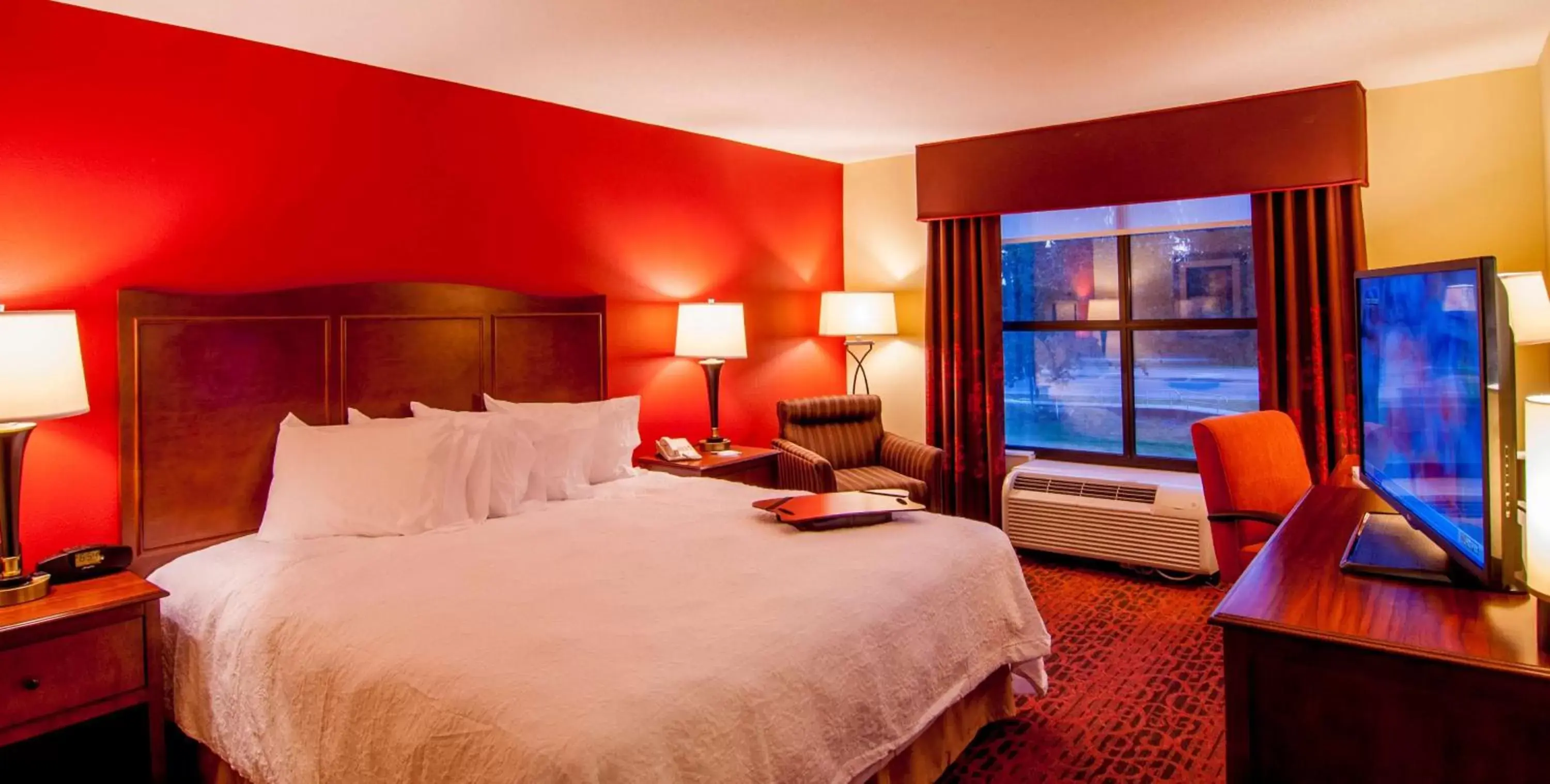 Bed in Hampton Inn & Suites Tampa-North