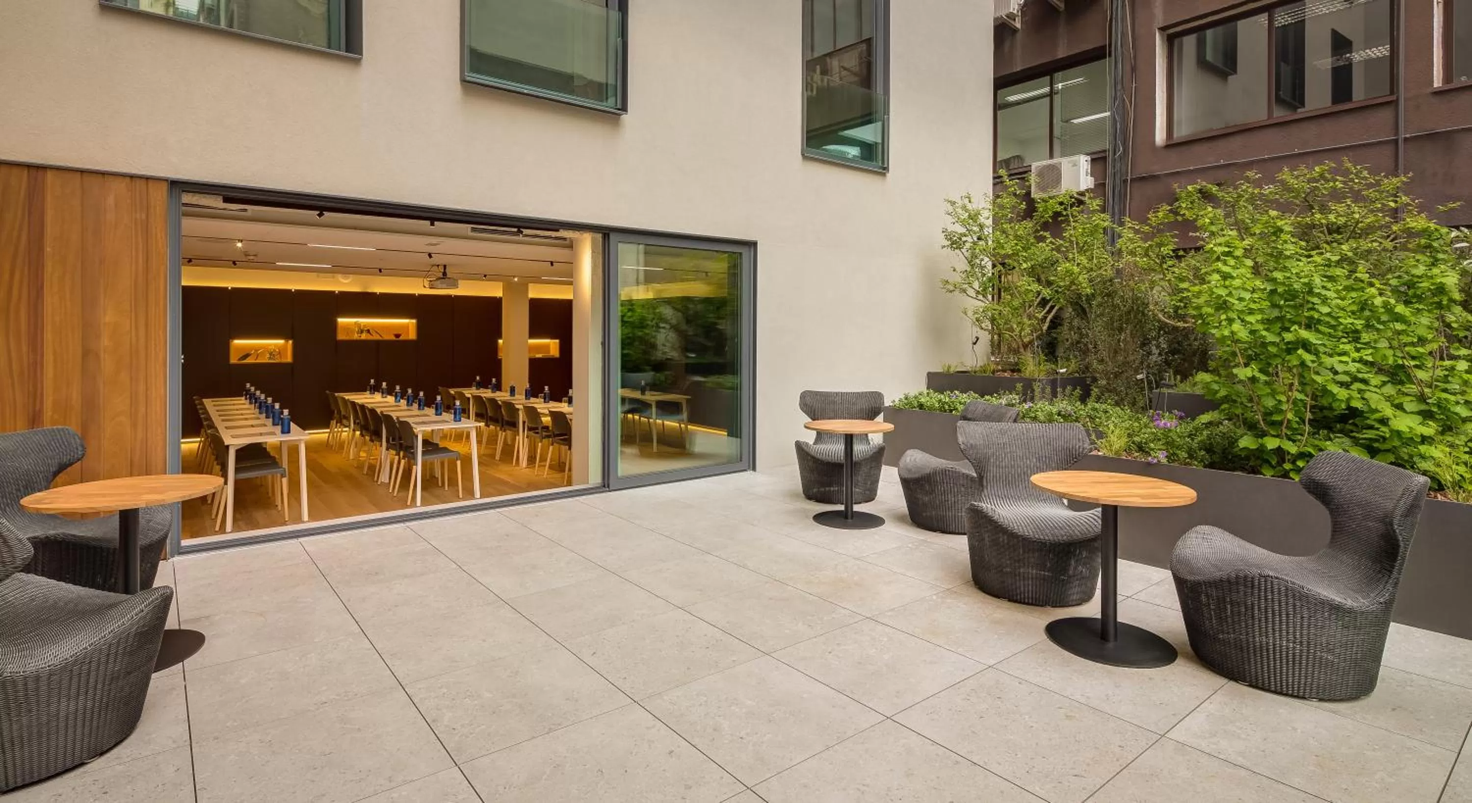 Business facilities in Ohla Eixample