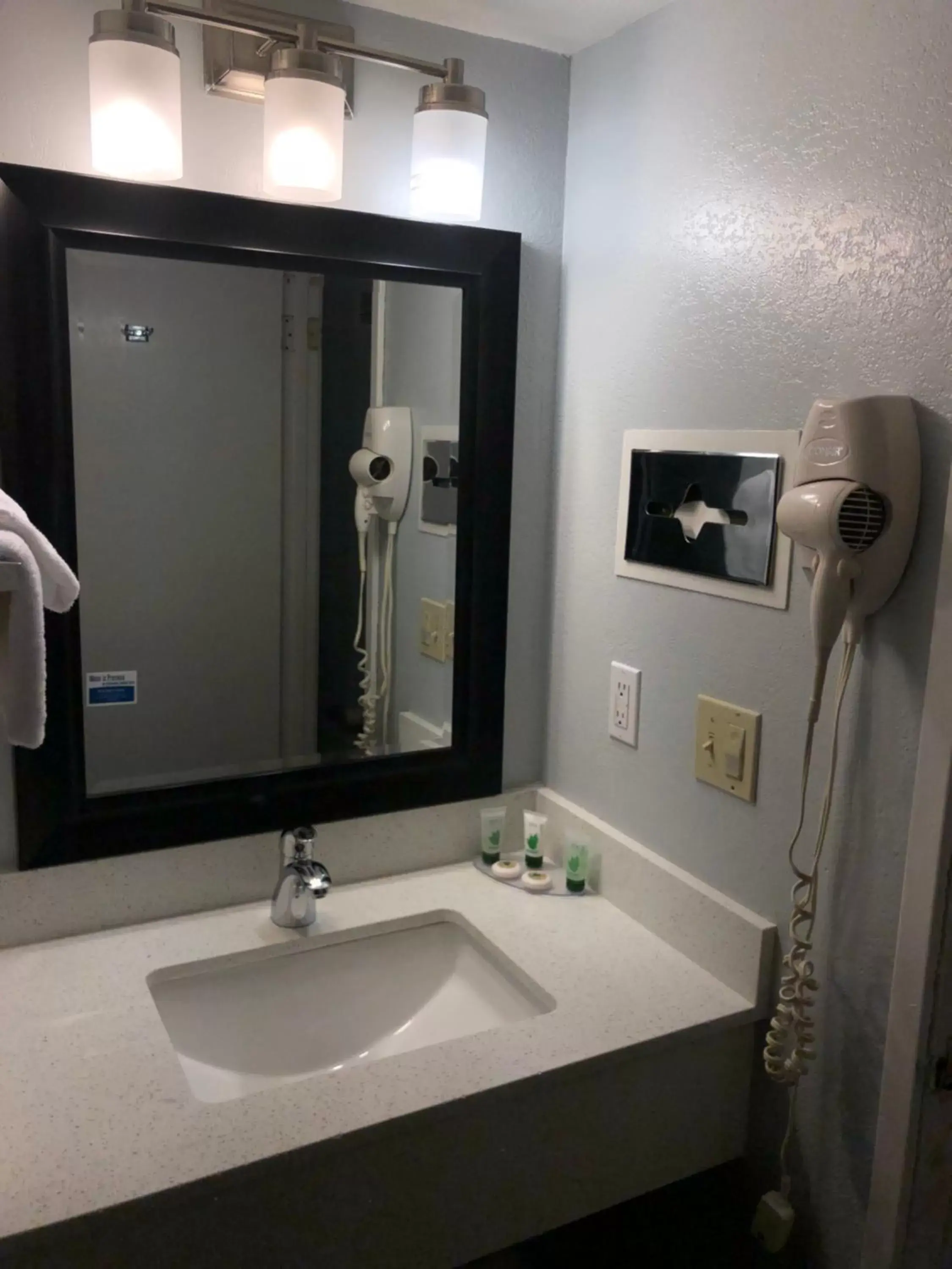 Bathroom in Sand Dollar Inn