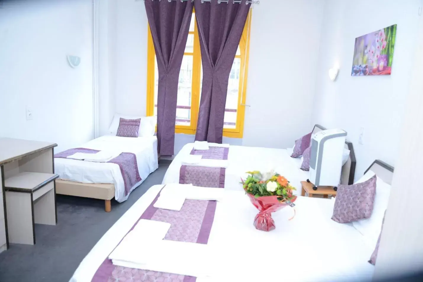 Bedroom, Bed in Hôtel Aux Armes de Belgique