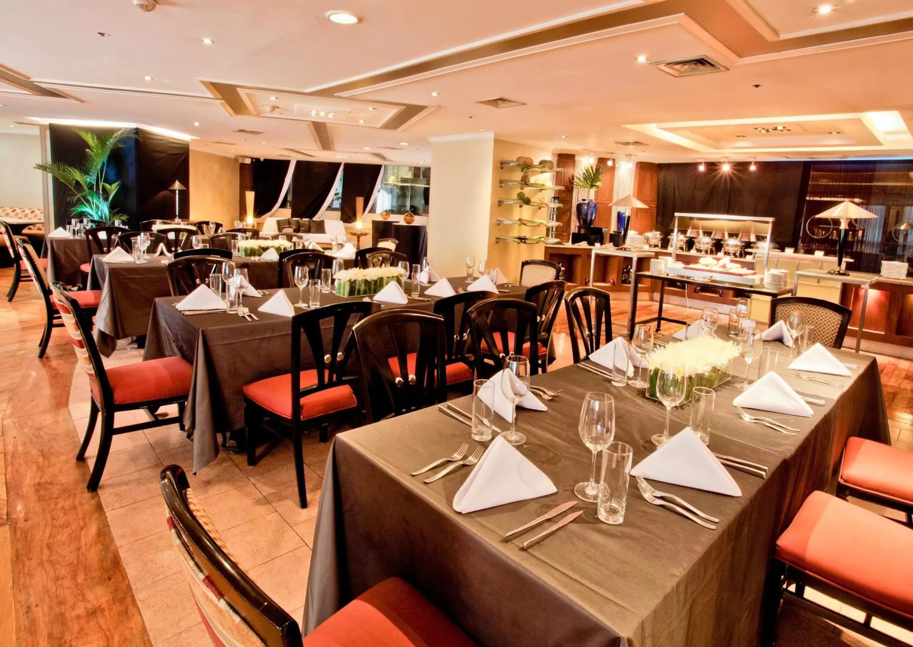 Restaurant/Places to Eat in Discovery Suites Manila, Philippines