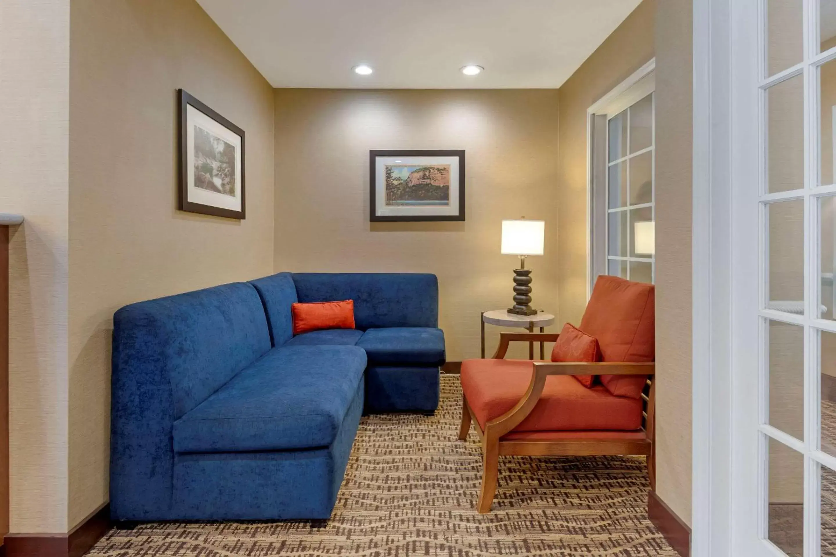 Lobby or reception, Seating Area in Comfort Inn & Suites