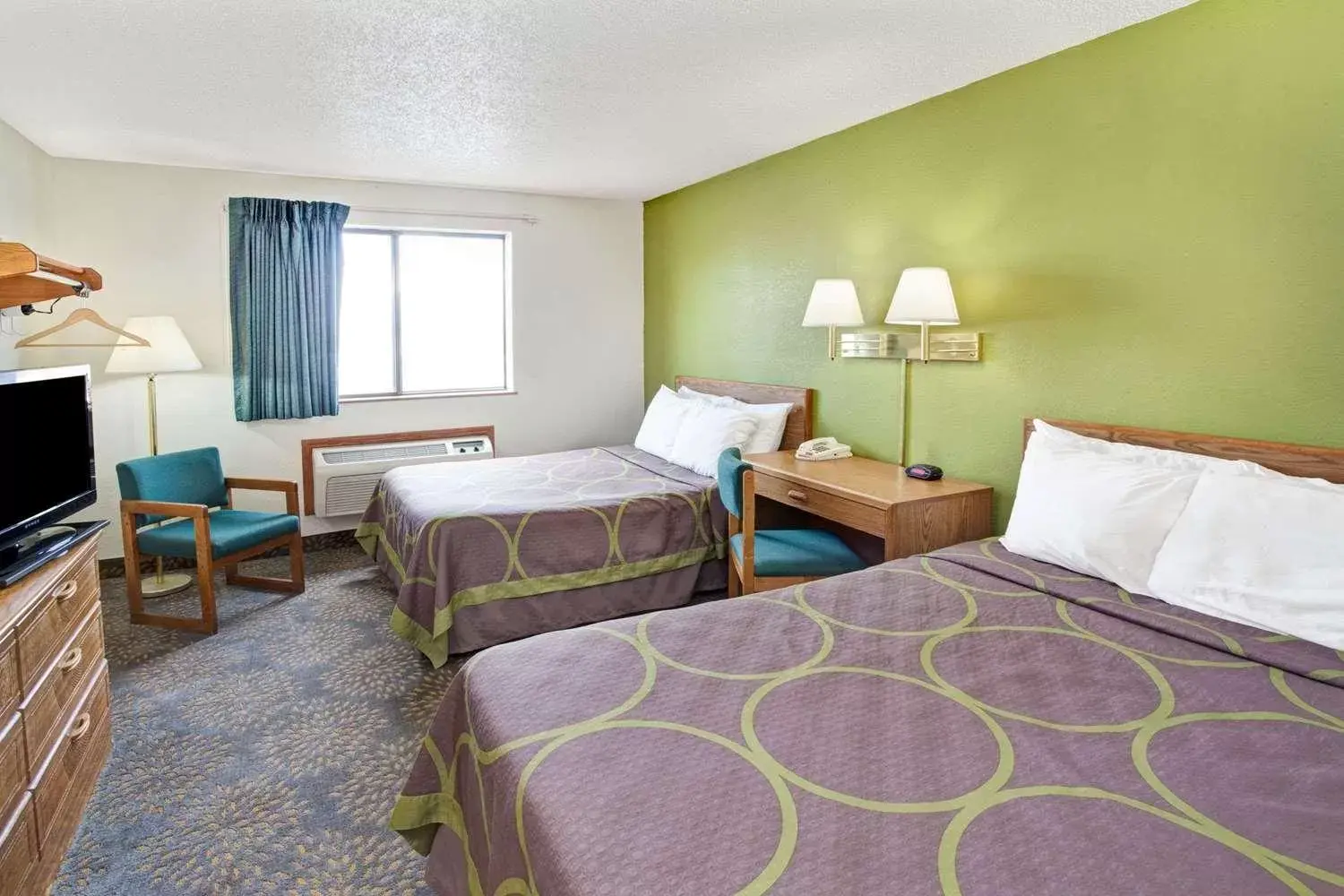 Photo of the whole room, Bed in Super 8 by Wyndham Mokena/Frankfort /I-80
