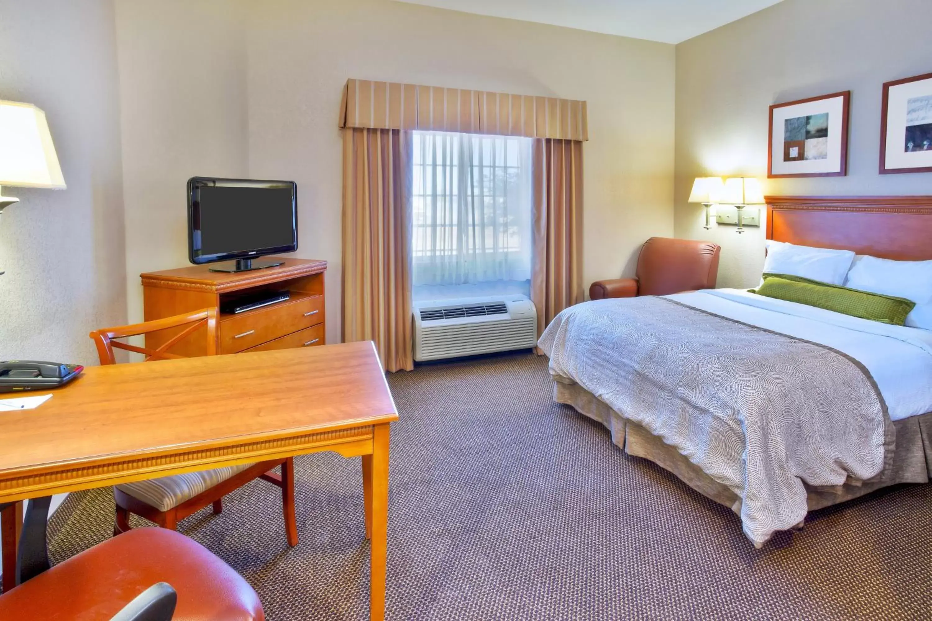 Photo of the whole room, TV/Entertainment Center in Candlewood Suites Fort Stockton, an IHG Hotel