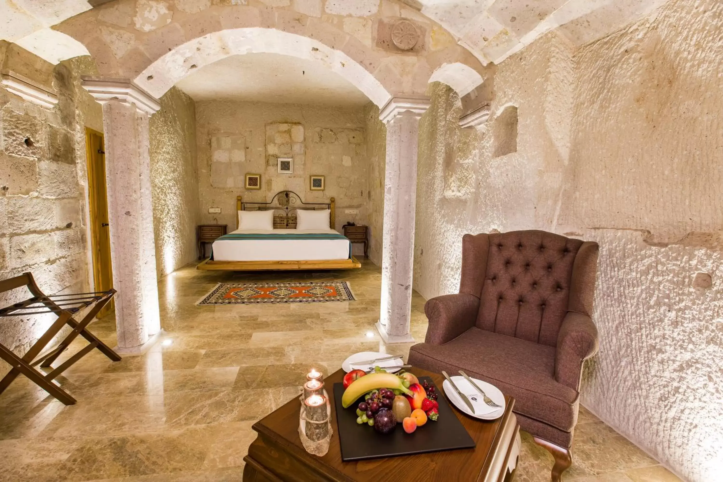 Seating Area in Imperial Cave Suites & Spa