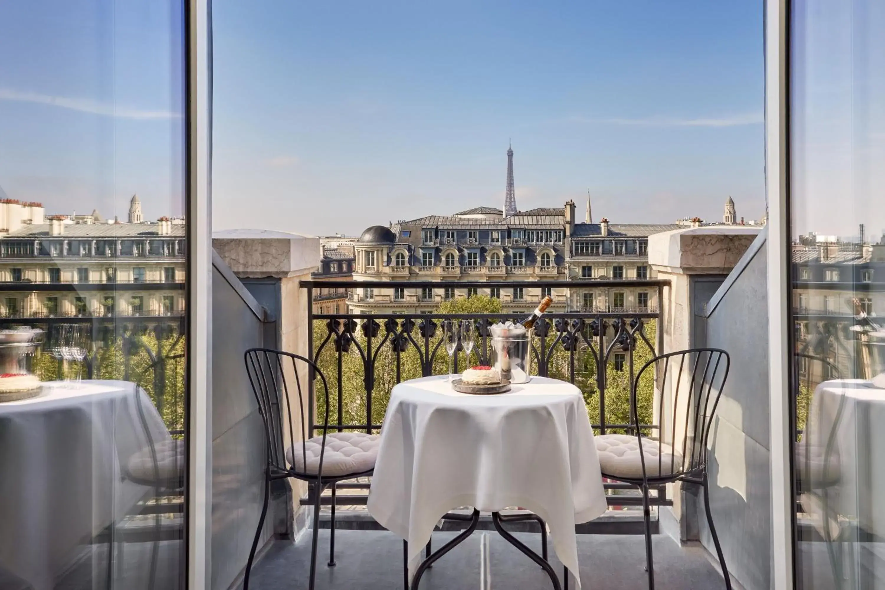 Photo of the whole room, Balcony/Terrace in Paris Marriott Champs Elysees Hotel