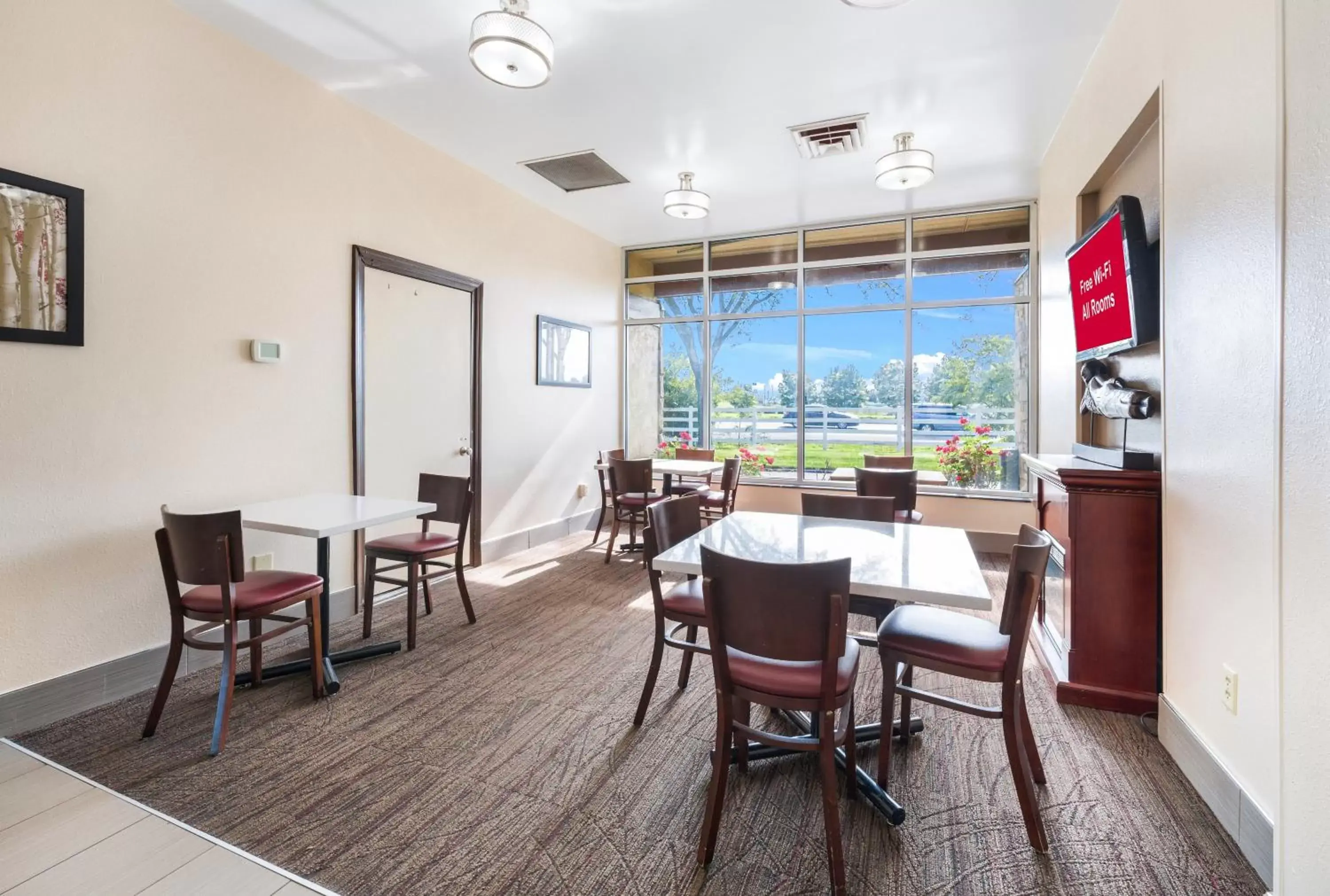 Lobby or reception, Restaurant/Places to Eat in Red Roof Inn Columbus - Grove City