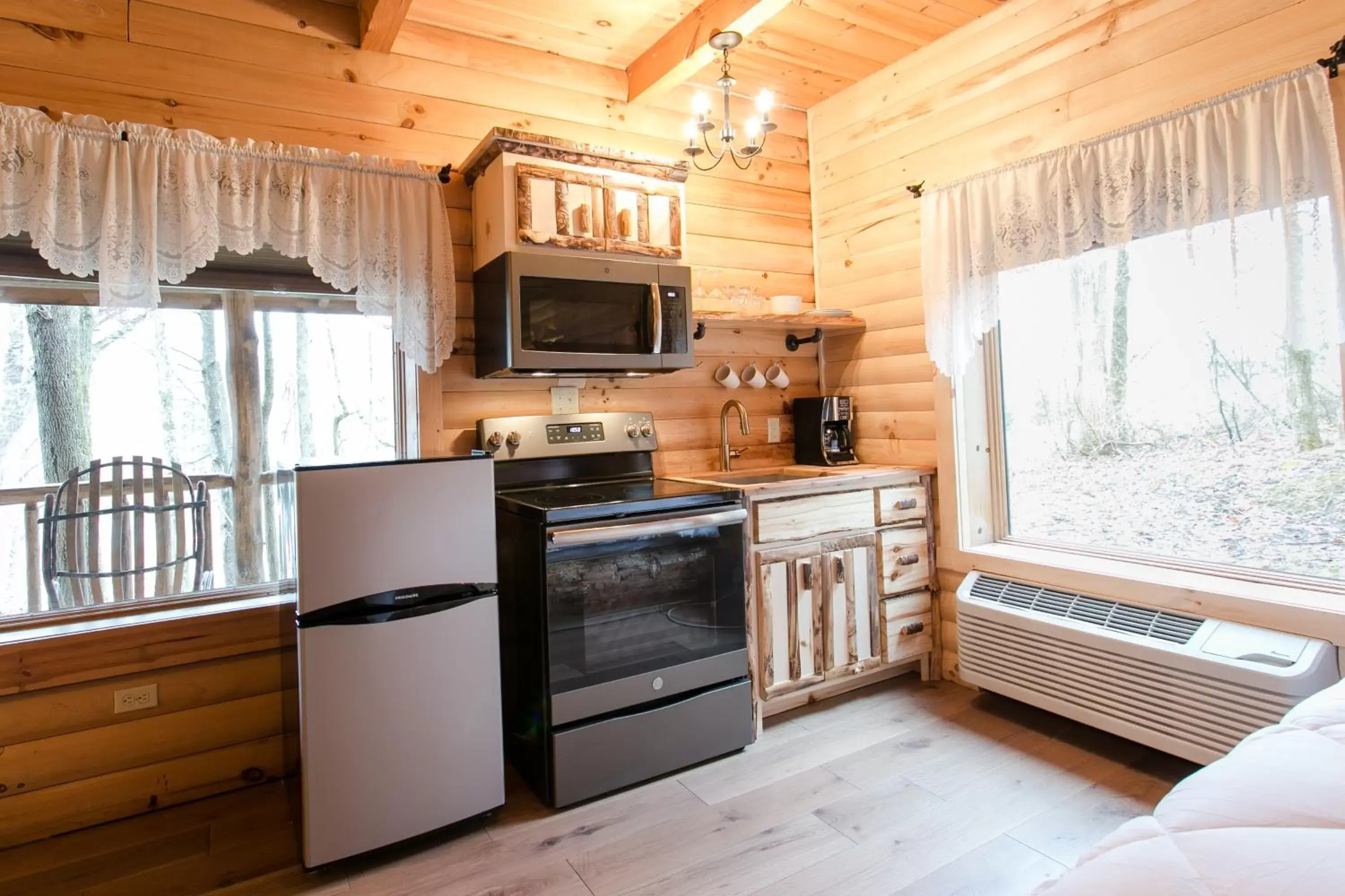 Kitchen or kitchenette, Kitchen/Kitchenette in Coblentz Country Lodge by Amish Country Lodging