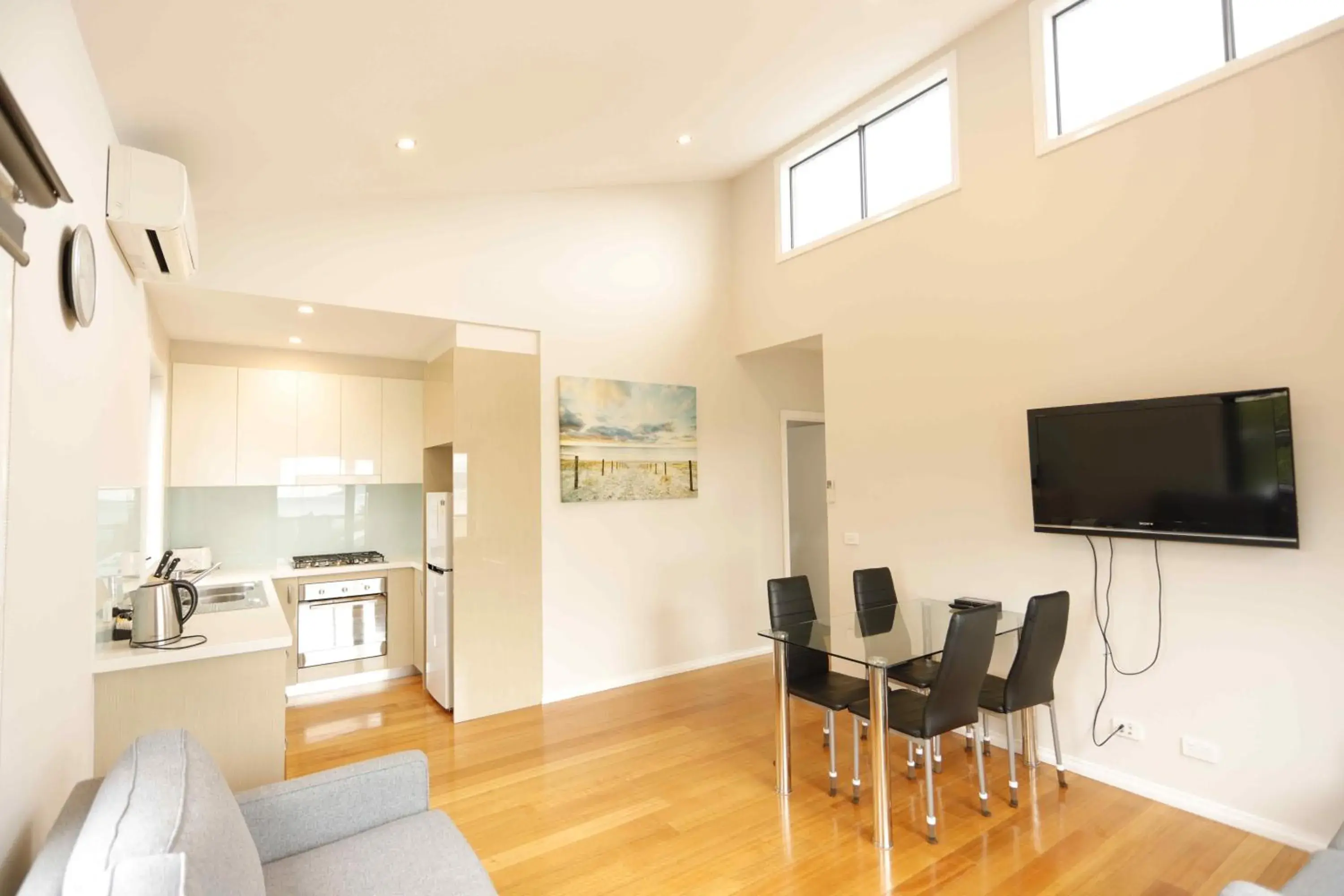 Kitchen/Kitchenette in Apollo Bay Seal Apartments