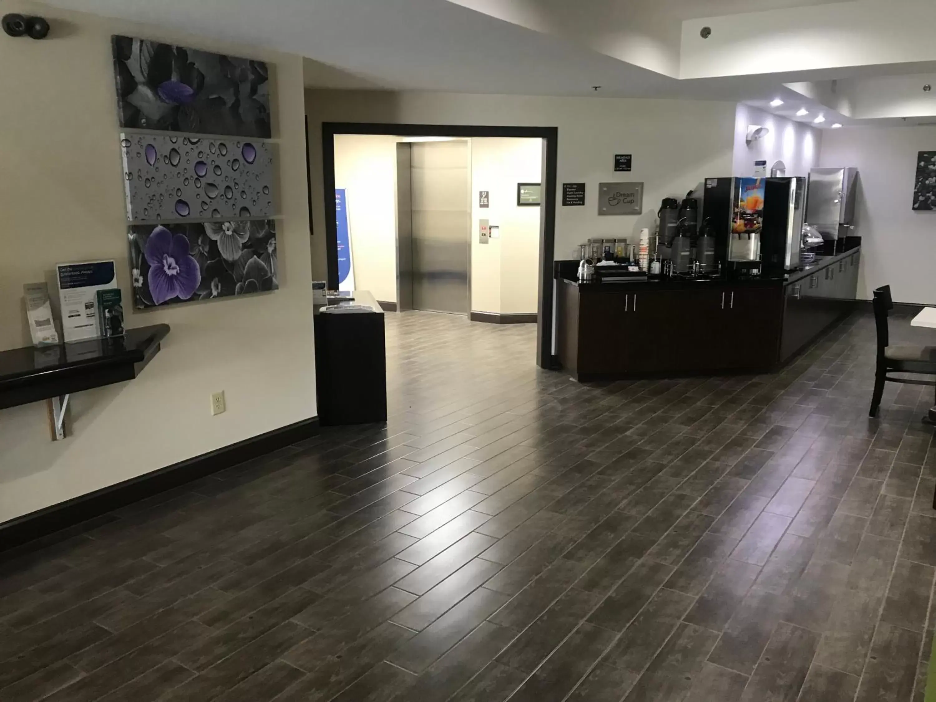 Lobby/Reception in Sleep Inn Raleigh Durham Airport