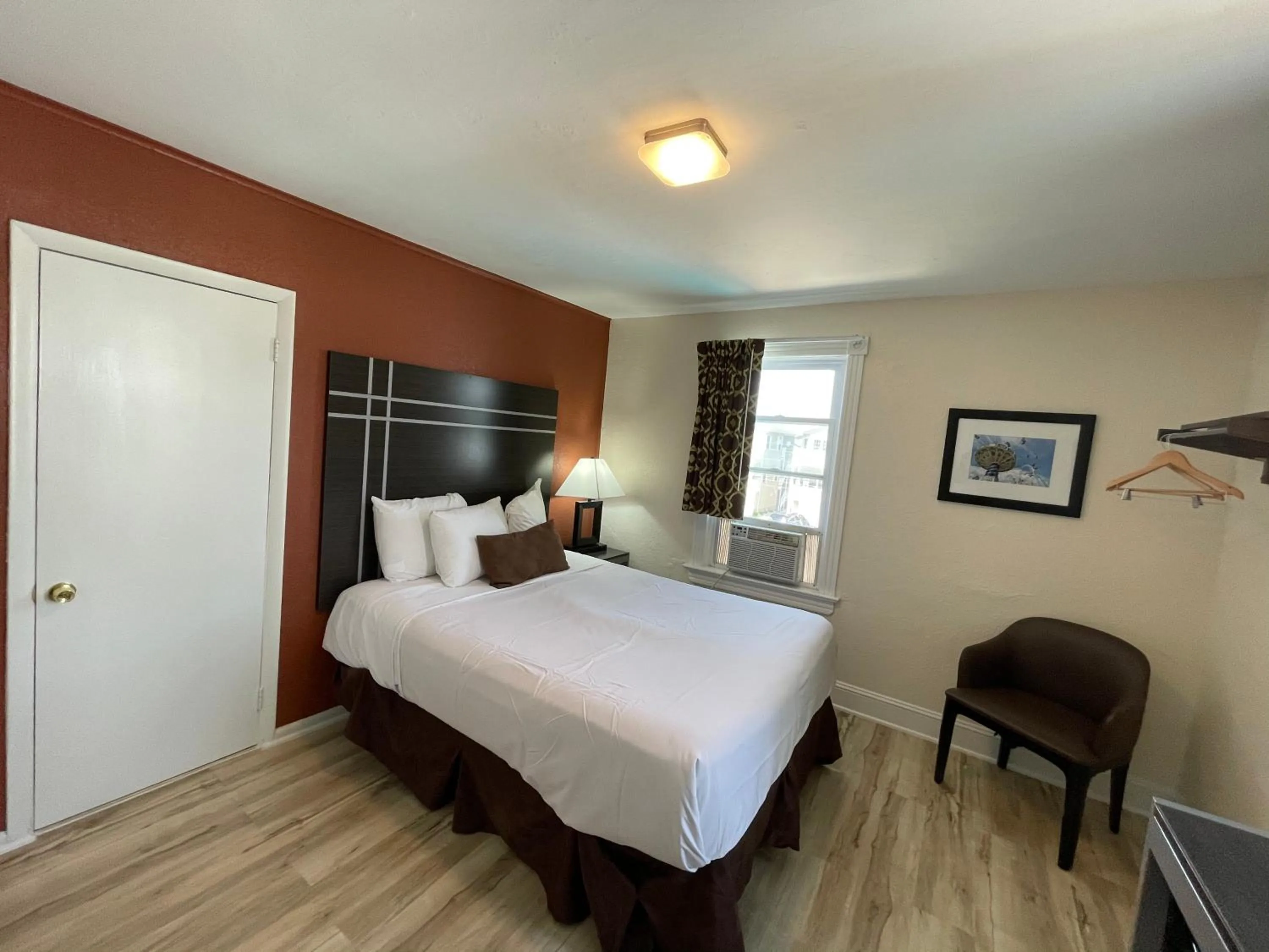 Bed in Wildwood Inn Hotel Beach & Boardwalk