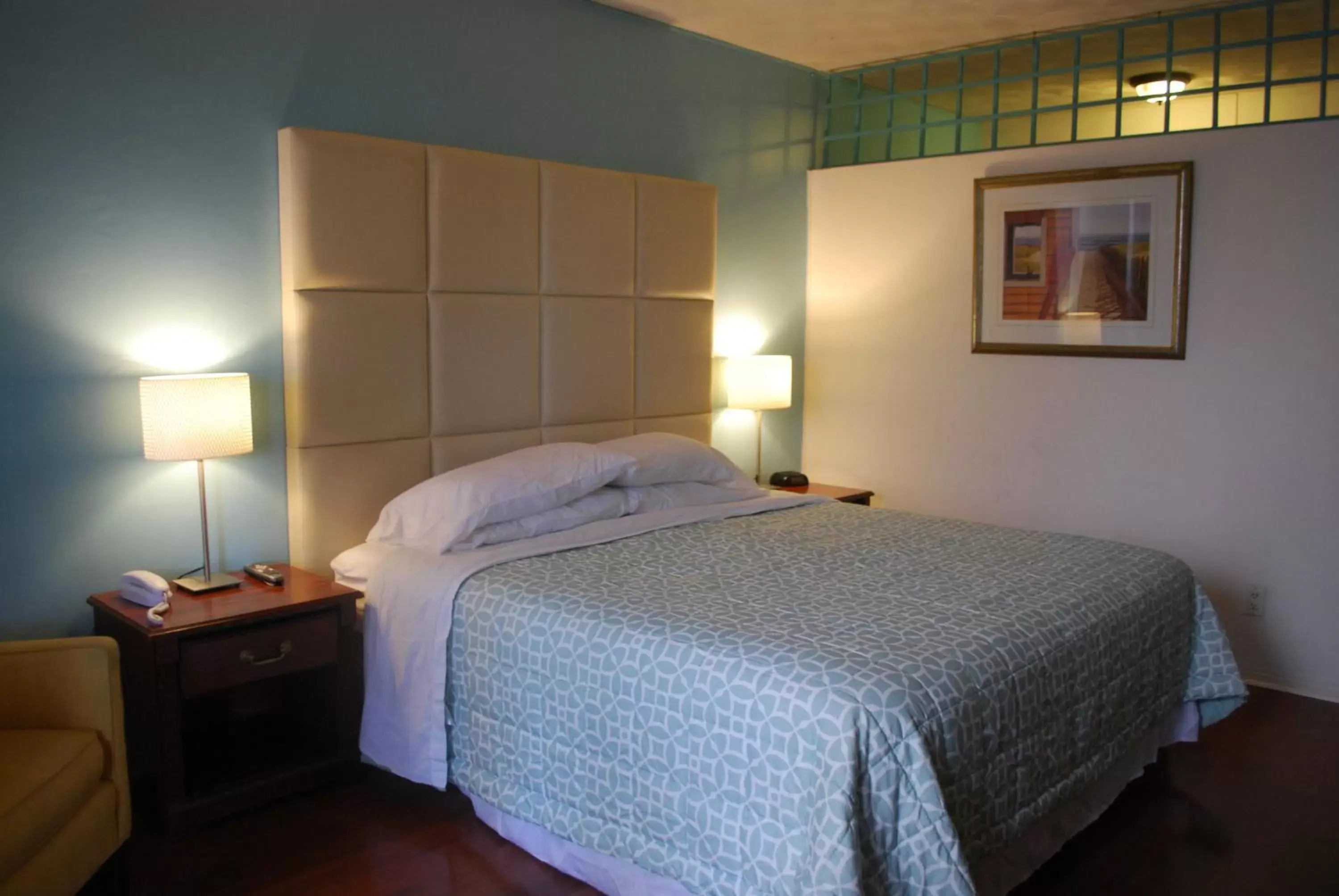 Photo of the whole room, Bed in Green Island Inn