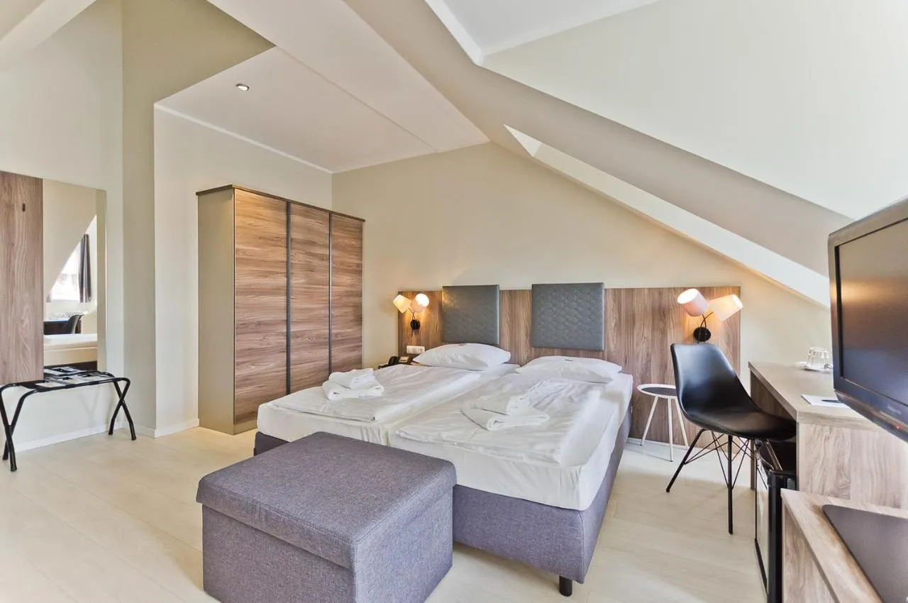 Photo of the whole room, Bed in Hotel Astor