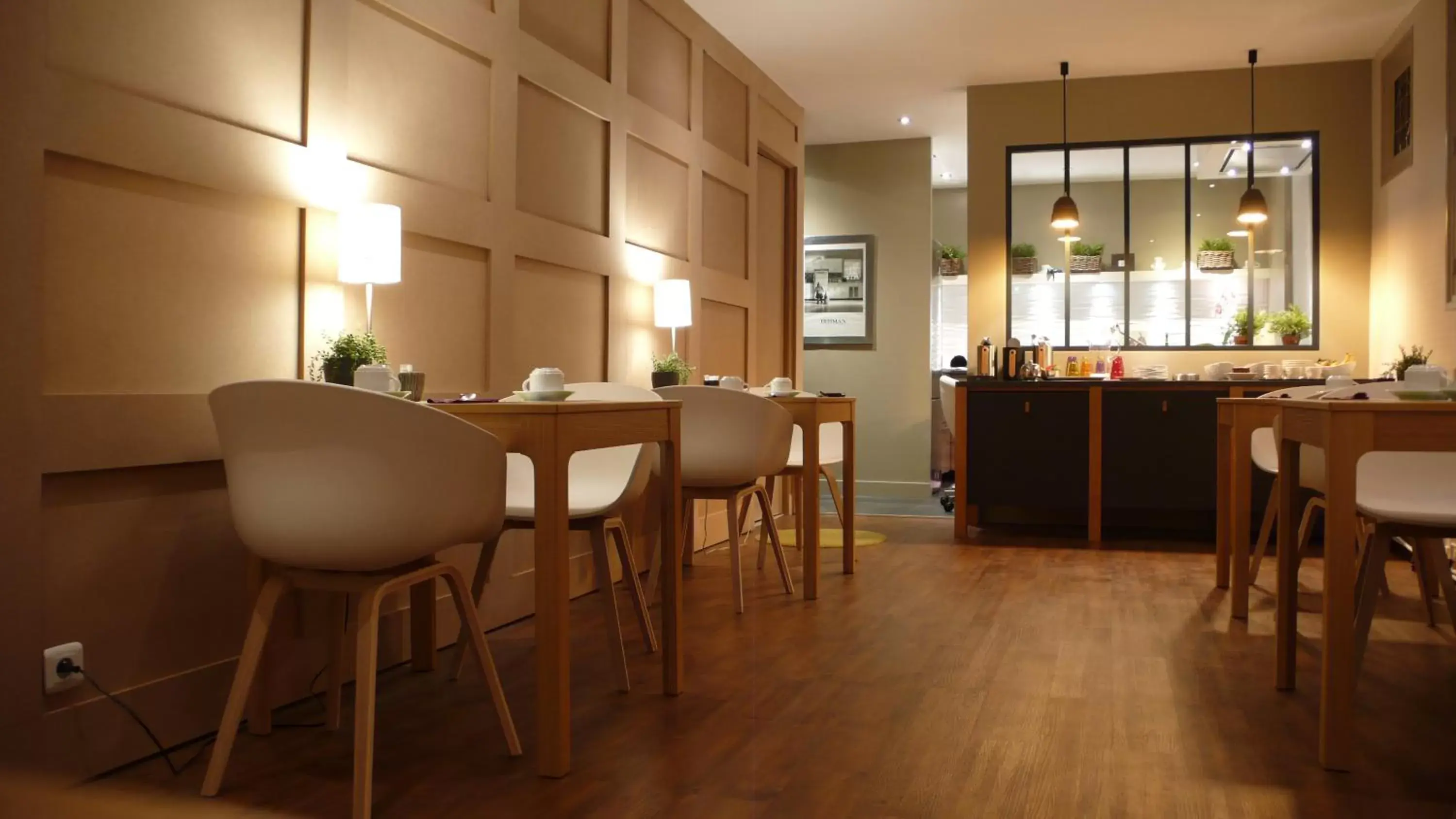 Breakfast, Dining Area in Hotel cardinal