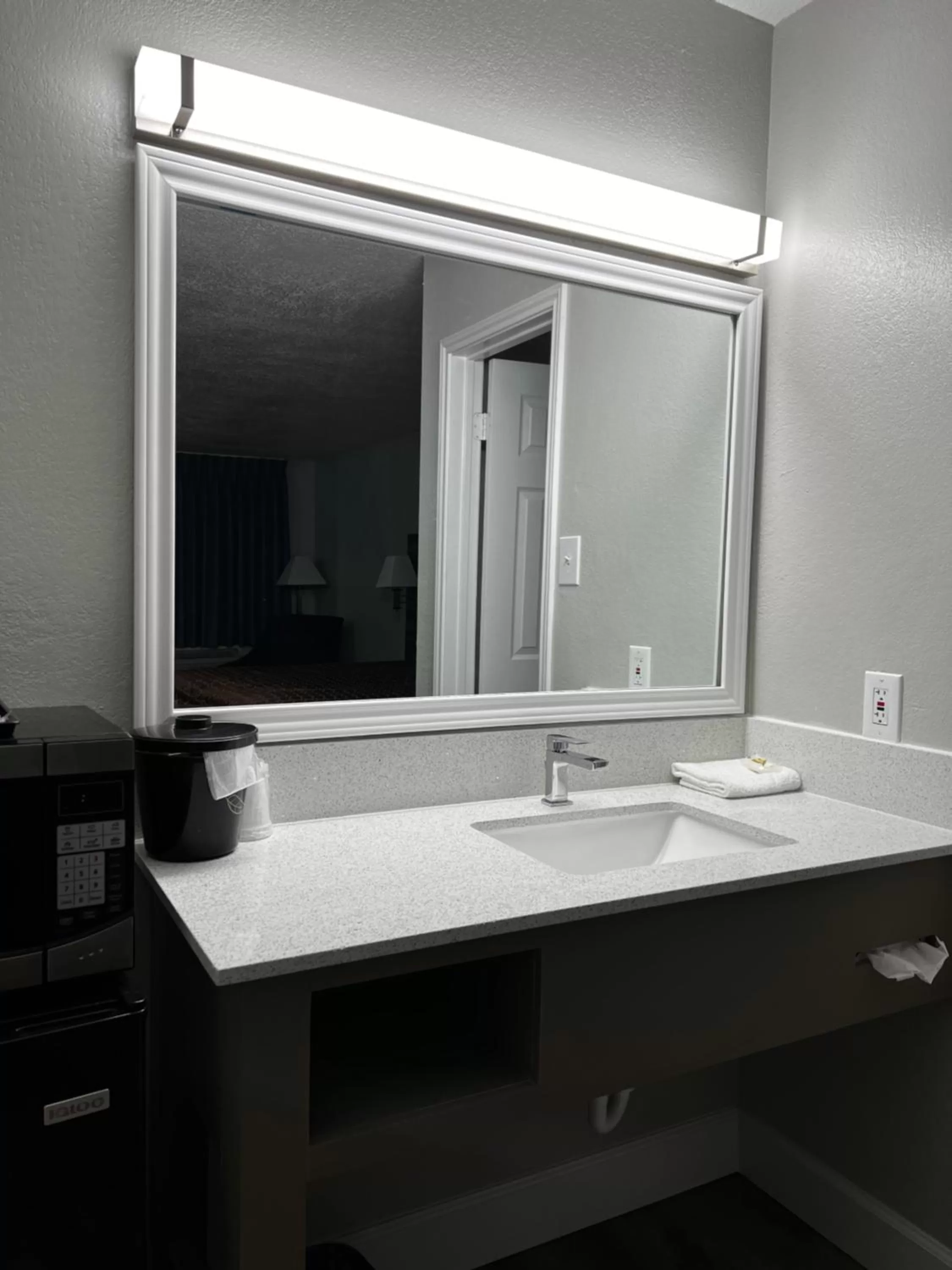 Bathroom in Regency Inn